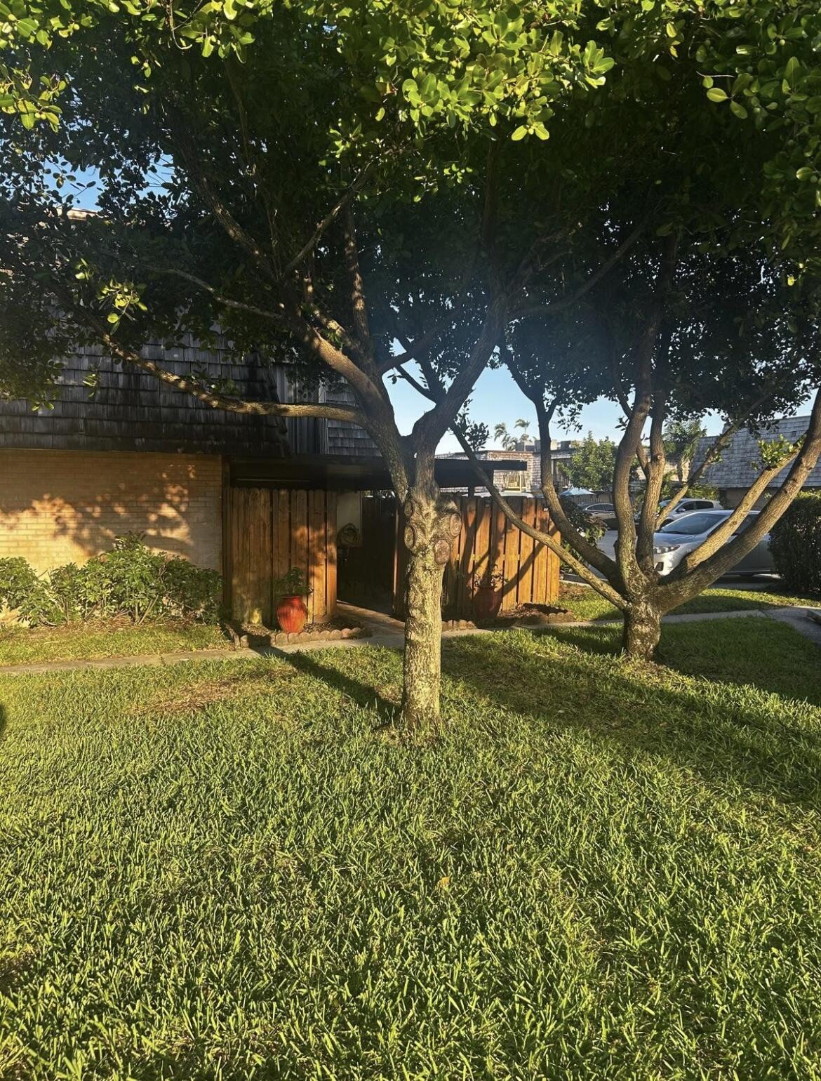 341 Lake Arbor, Palm Springs FL 33461