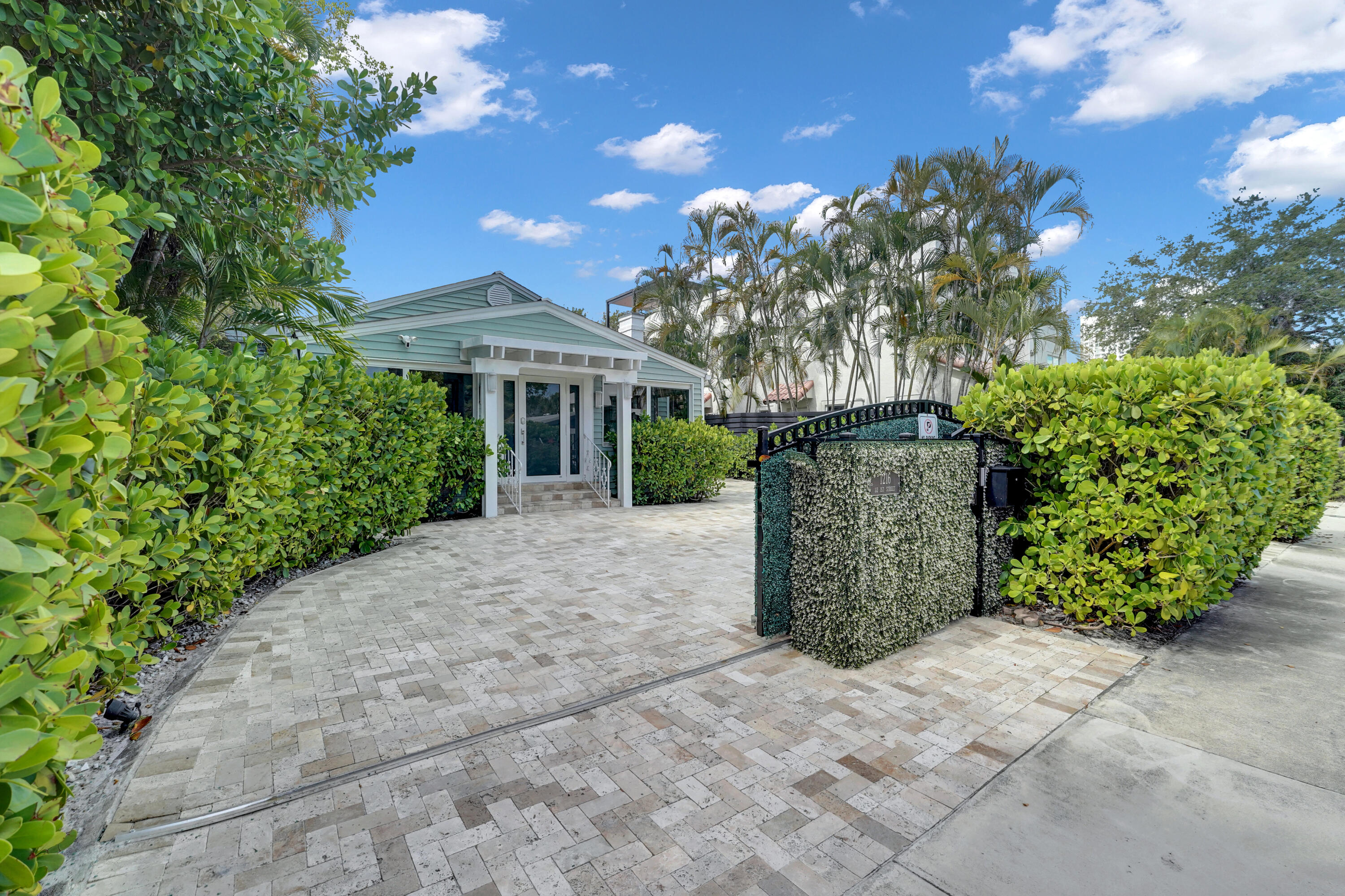 1216 SE 1st, Fort Lauderdale FL 33301