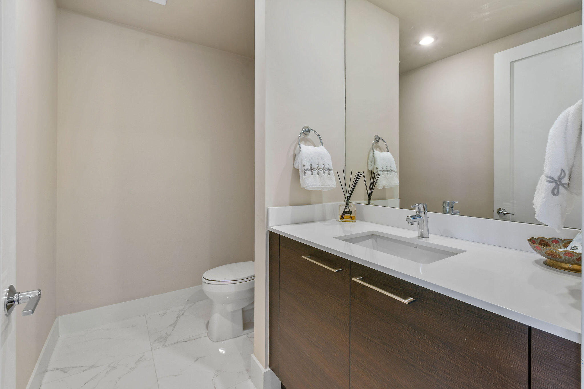 1 Water Club #1602, North Palm Beach FL 33408