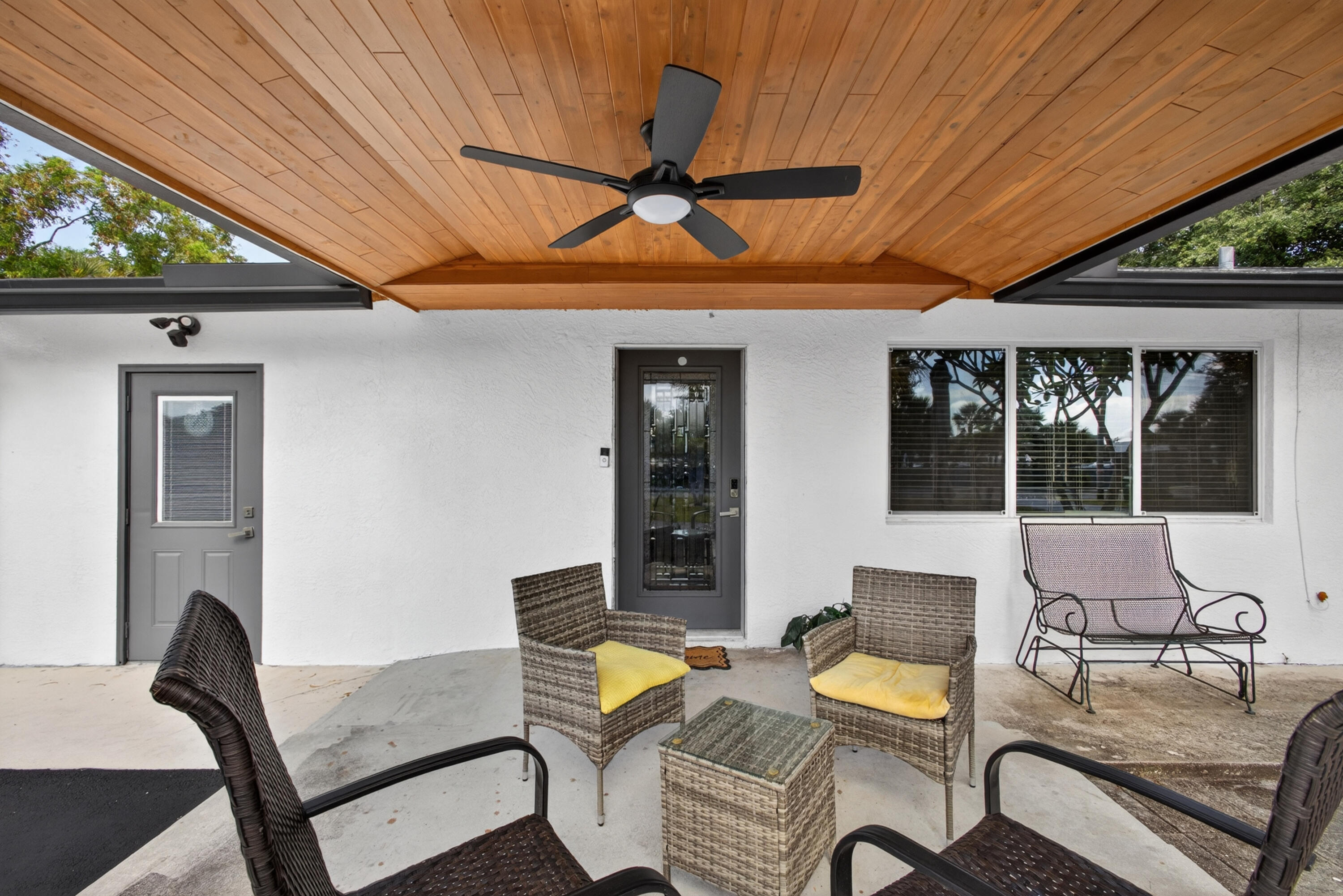 5500 West, Mangonia Park FL 33407