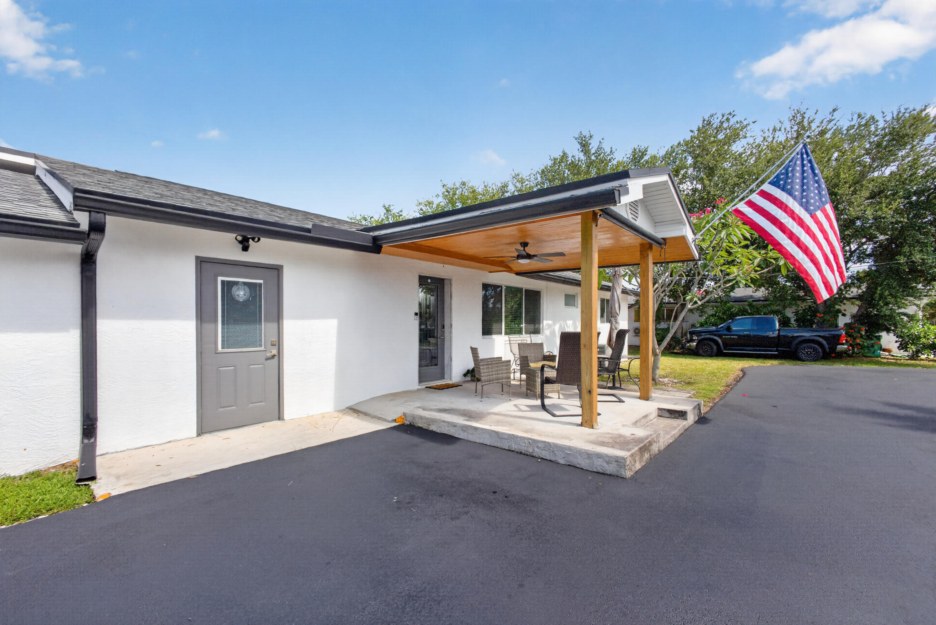 5500 West, Mangonia Park FL 33407