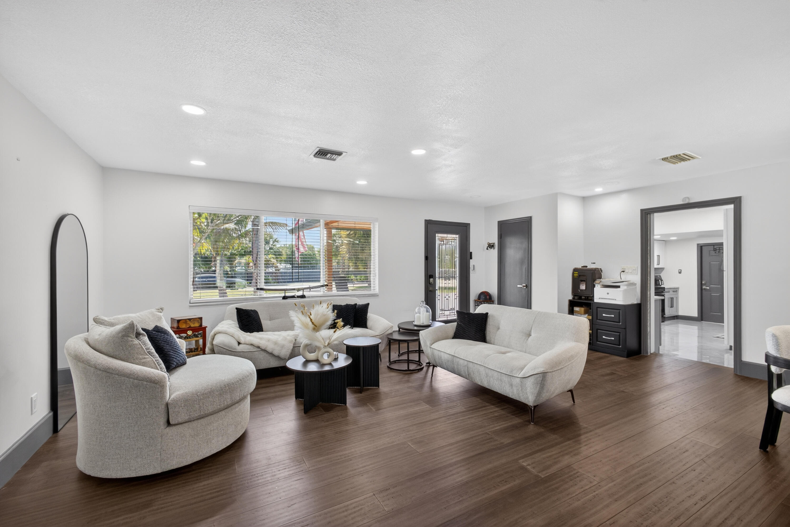 5500 West, Mangonia Park FL 33407