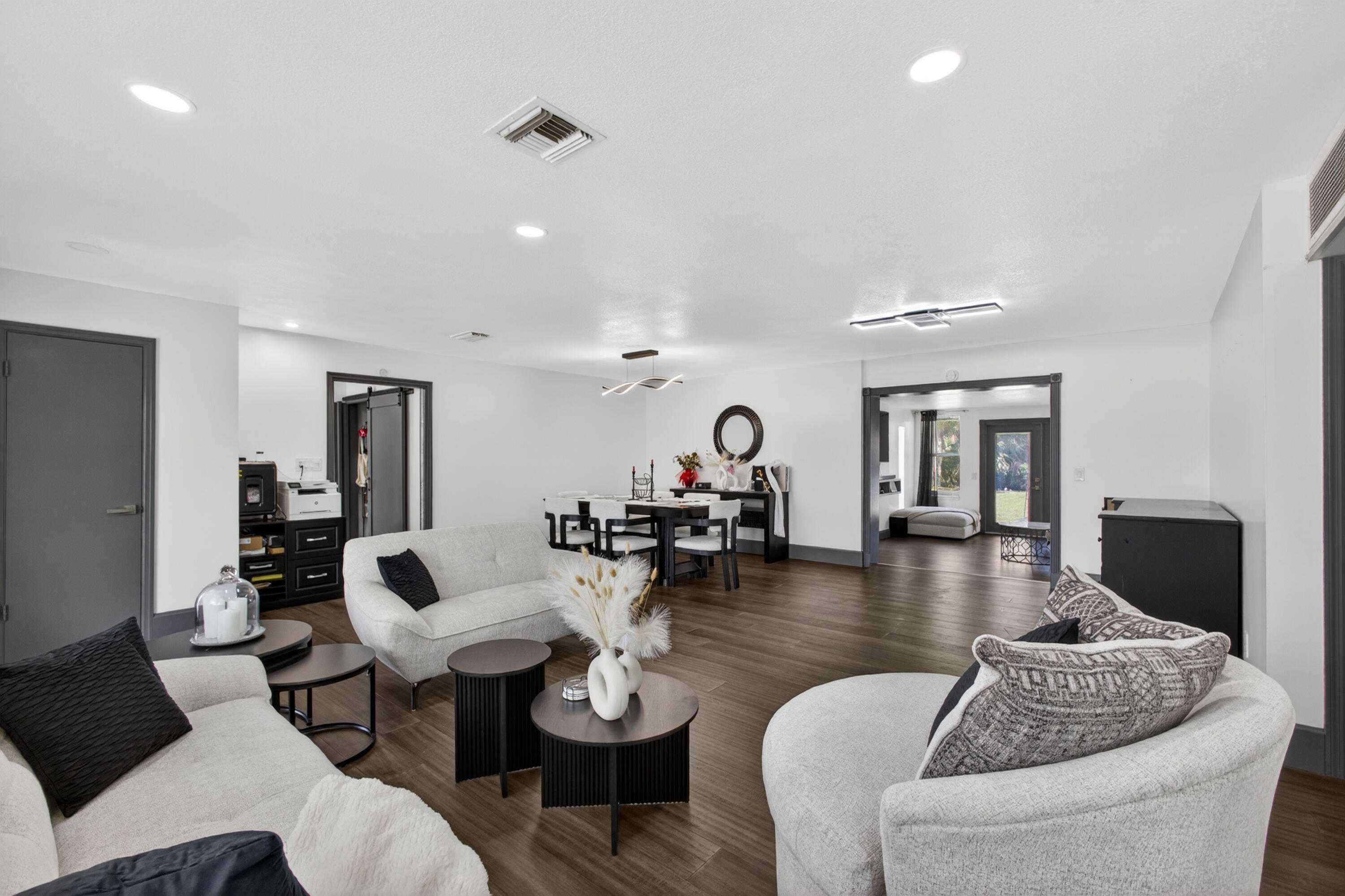 5500 West, Mangonia Park FL 33407