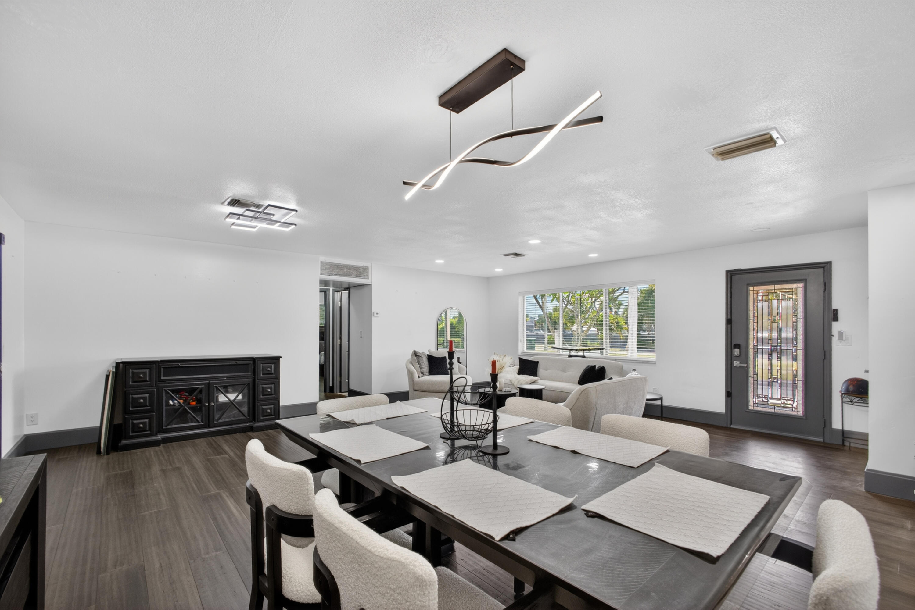 5500 West, Mangonia Park FL 33407