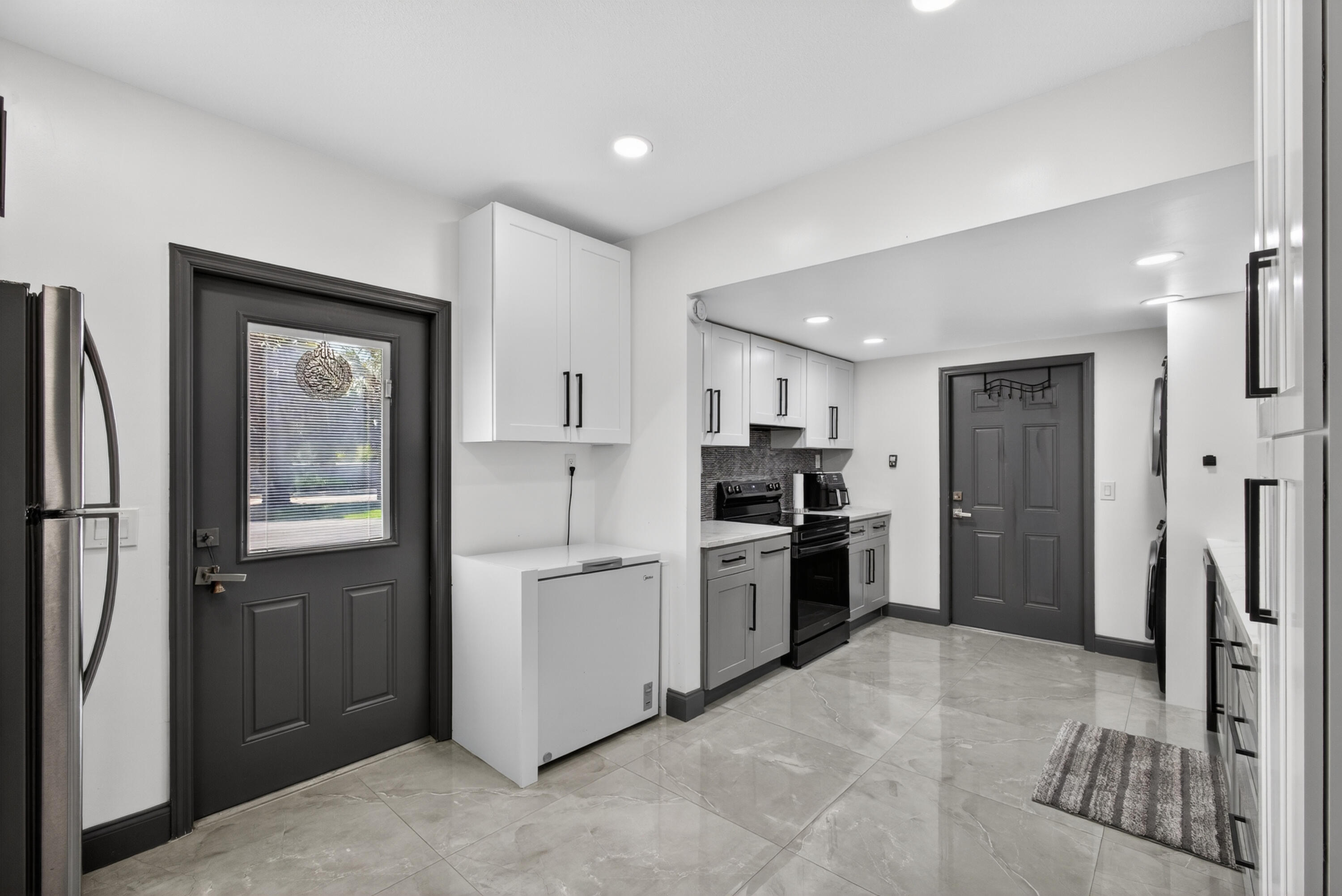 5500 West, Mangonia Park FL 33407