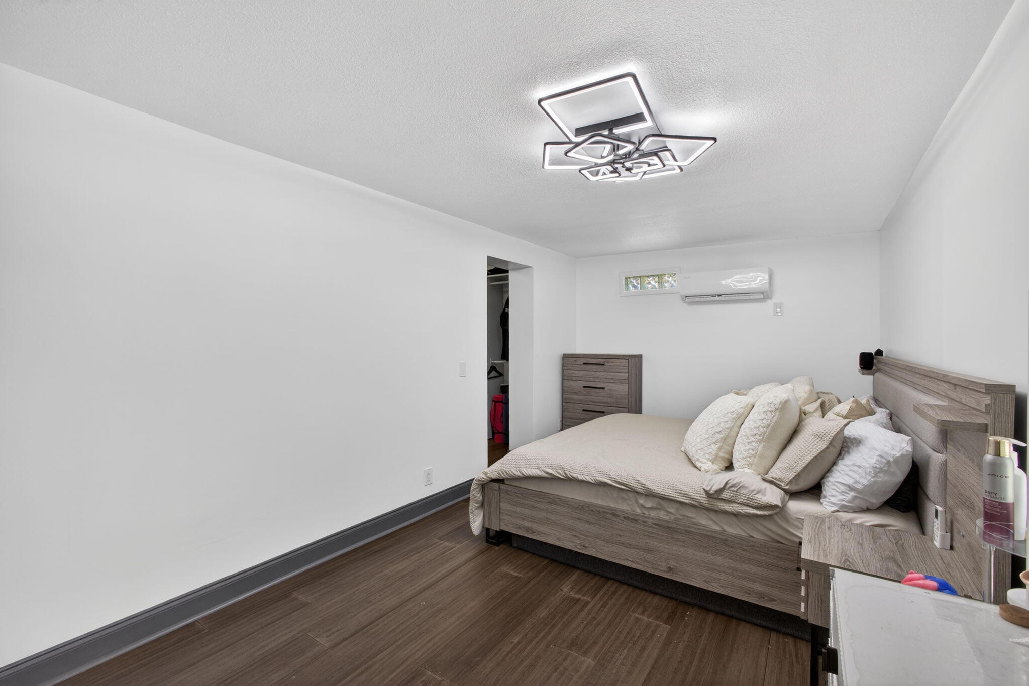 5500 West, Mangonia Park FL 33407