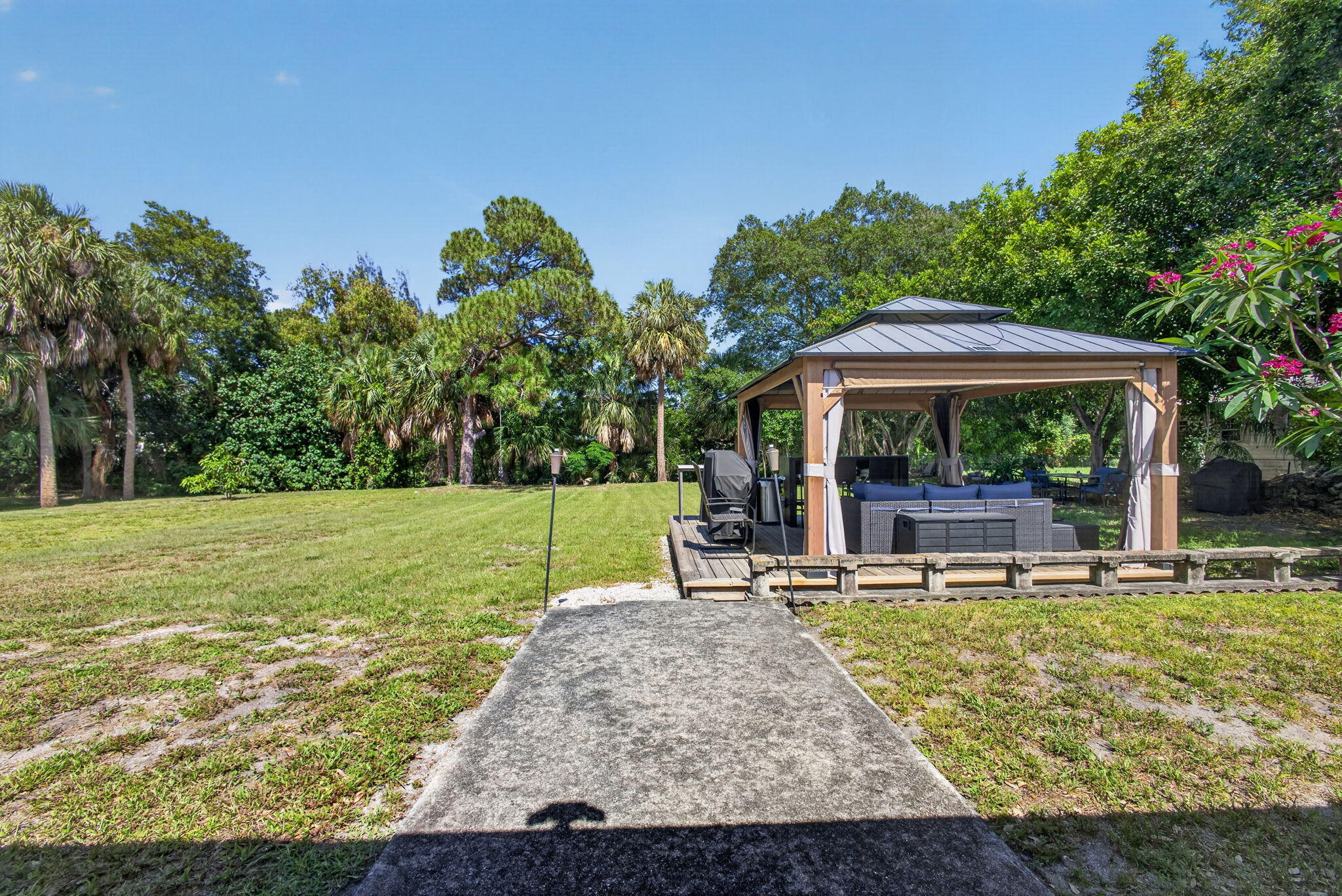 5500 West, Mangonia Park FL 33407