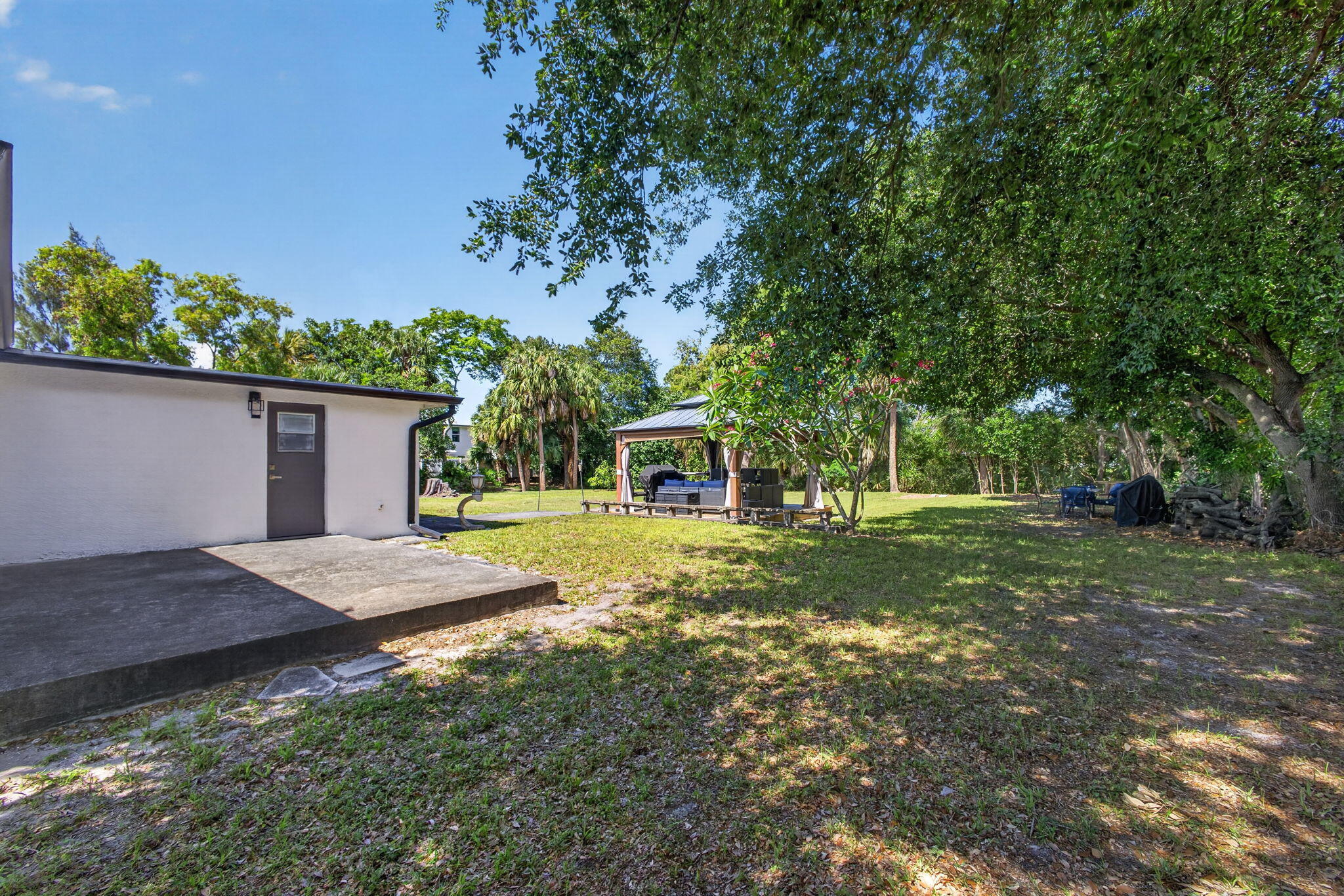 5500 West, Mangonia Park FL 33407