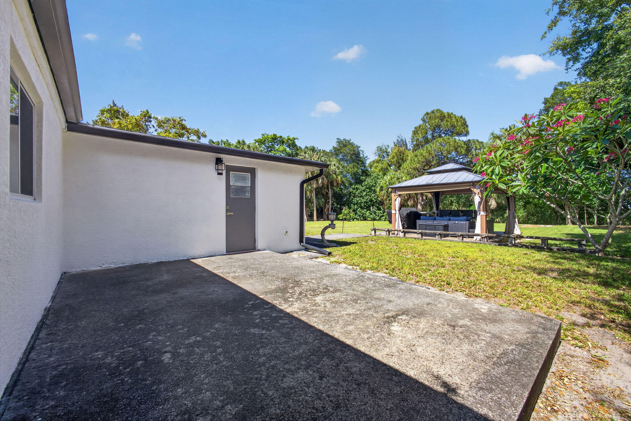 5500 West, Mangonia Park FL 33407