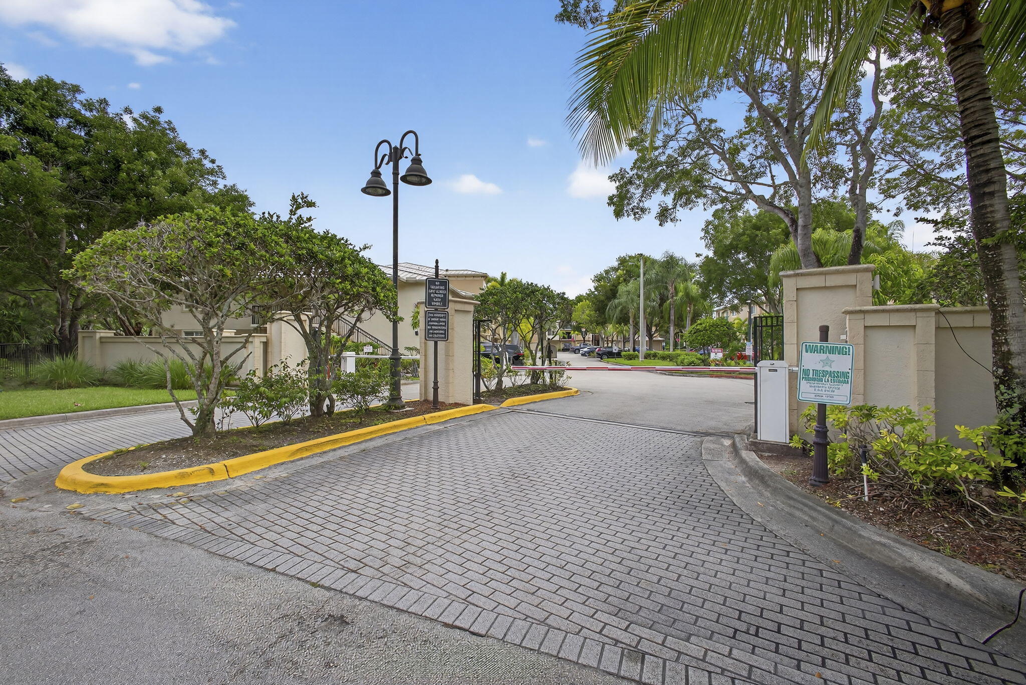 800 S Crestwood Ct #809, Royal Palm Beach FL 33411
