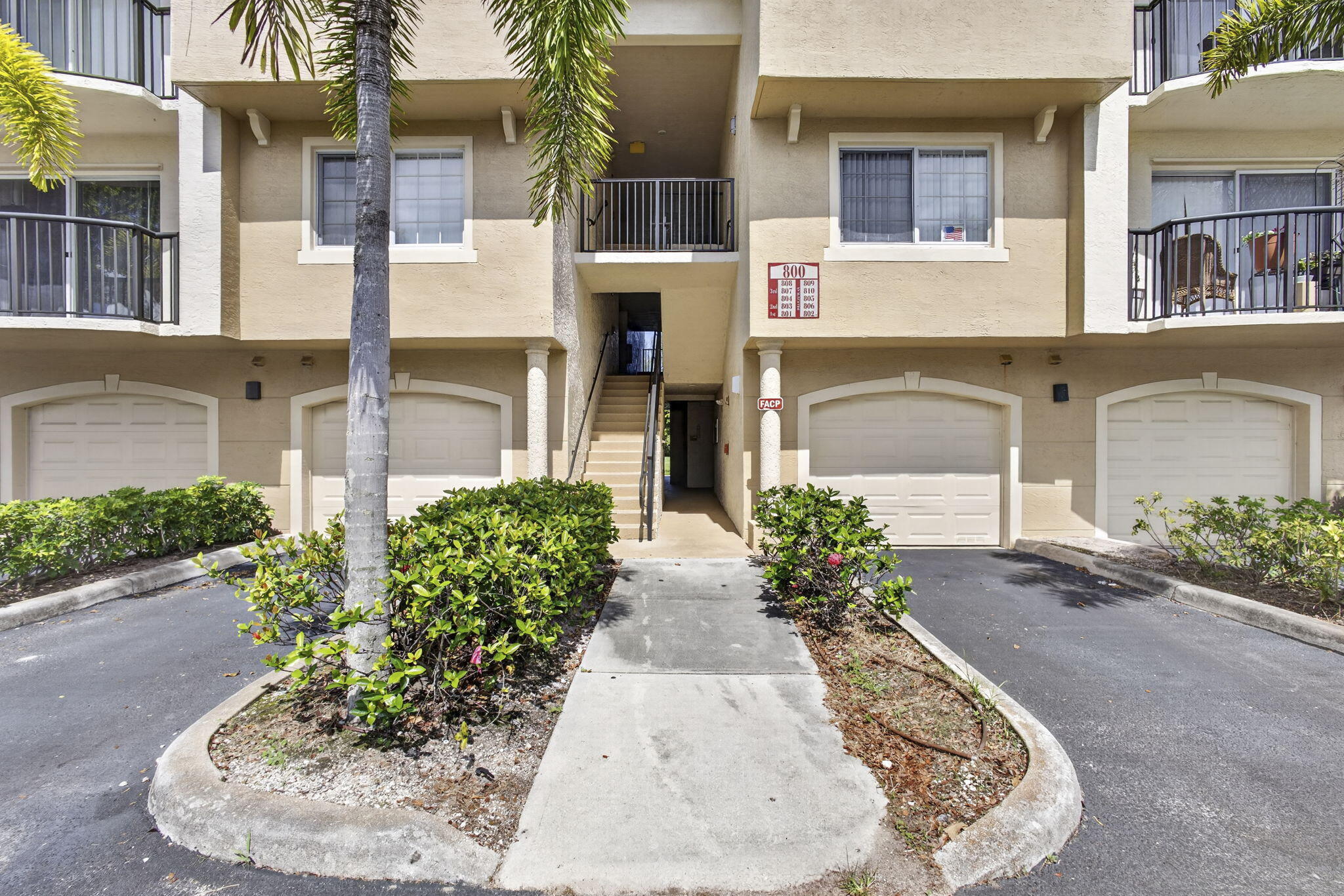 800 S Crestwood Ct #809, Royal Palm Beach FL 33411