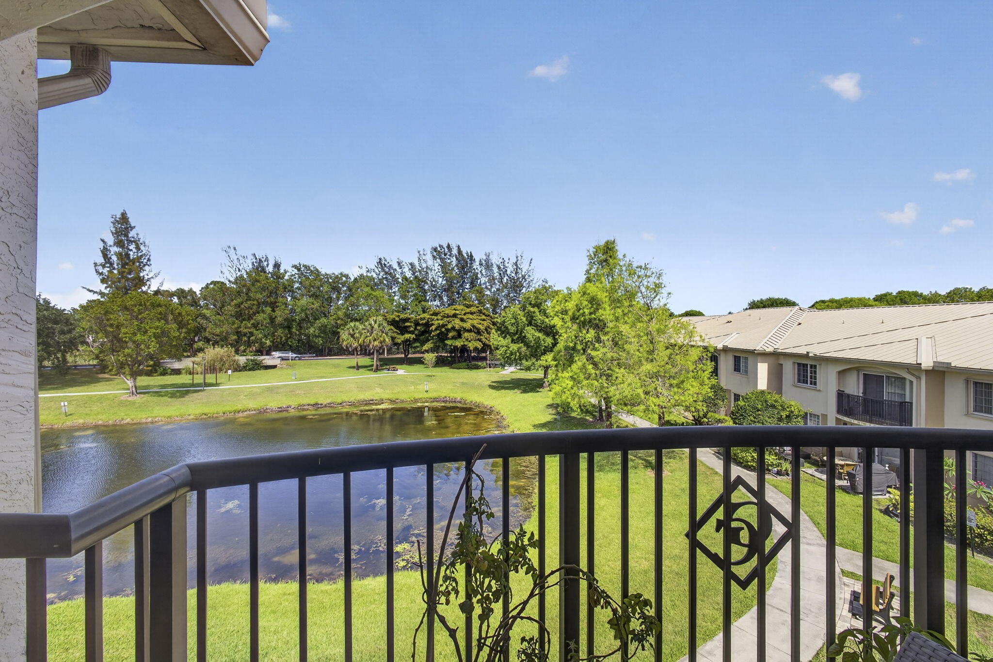 800 S Crestwood Ct #809, Royal Palm Beach FL 33411