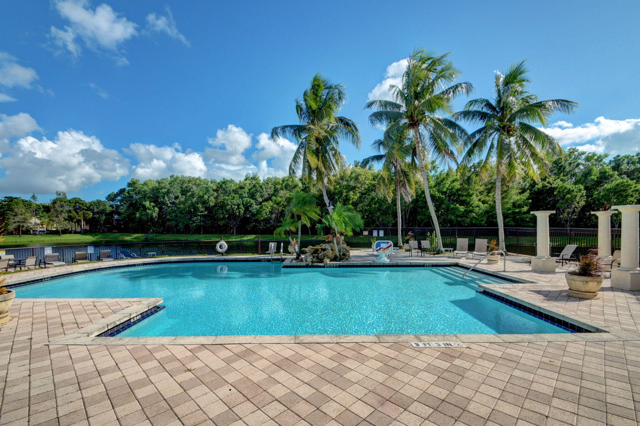 800 S Crestwood Ct #809, Royal Palm Beach FL 33411