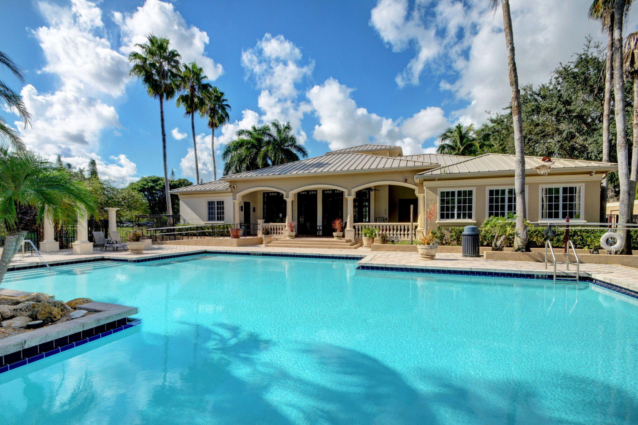 800 S Crestwood Ct #809, Royal Palm Beach FL 33411
