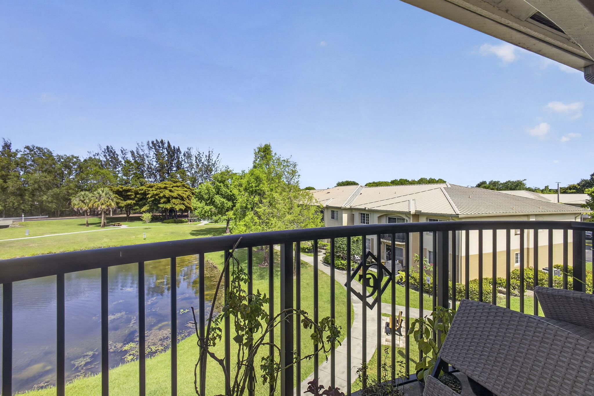 800 S Crestwood Ct #809, Royal Palm Beach FL 33411