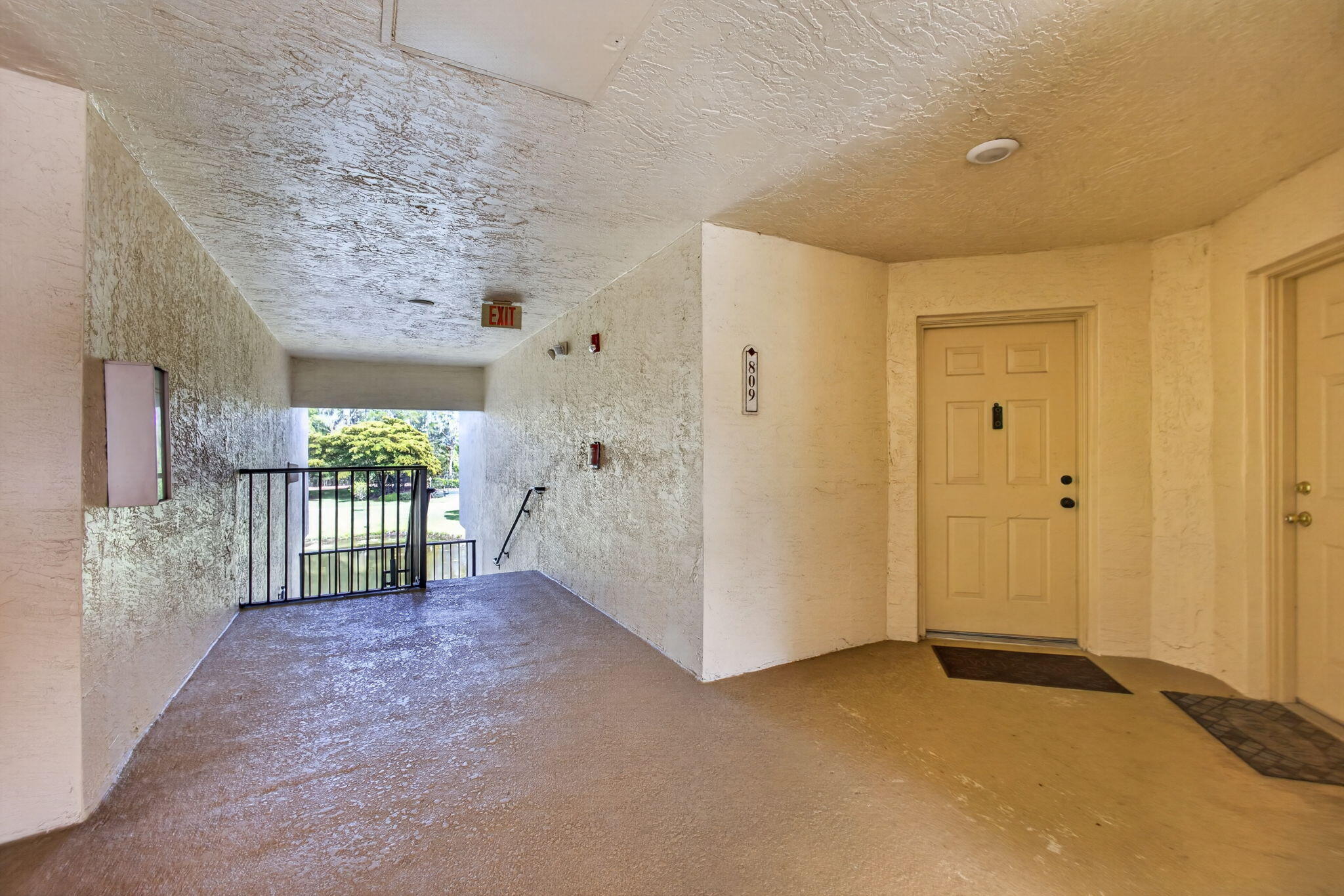 800 S Crestwood Ct #809, Royal Palm Beach FL 33411