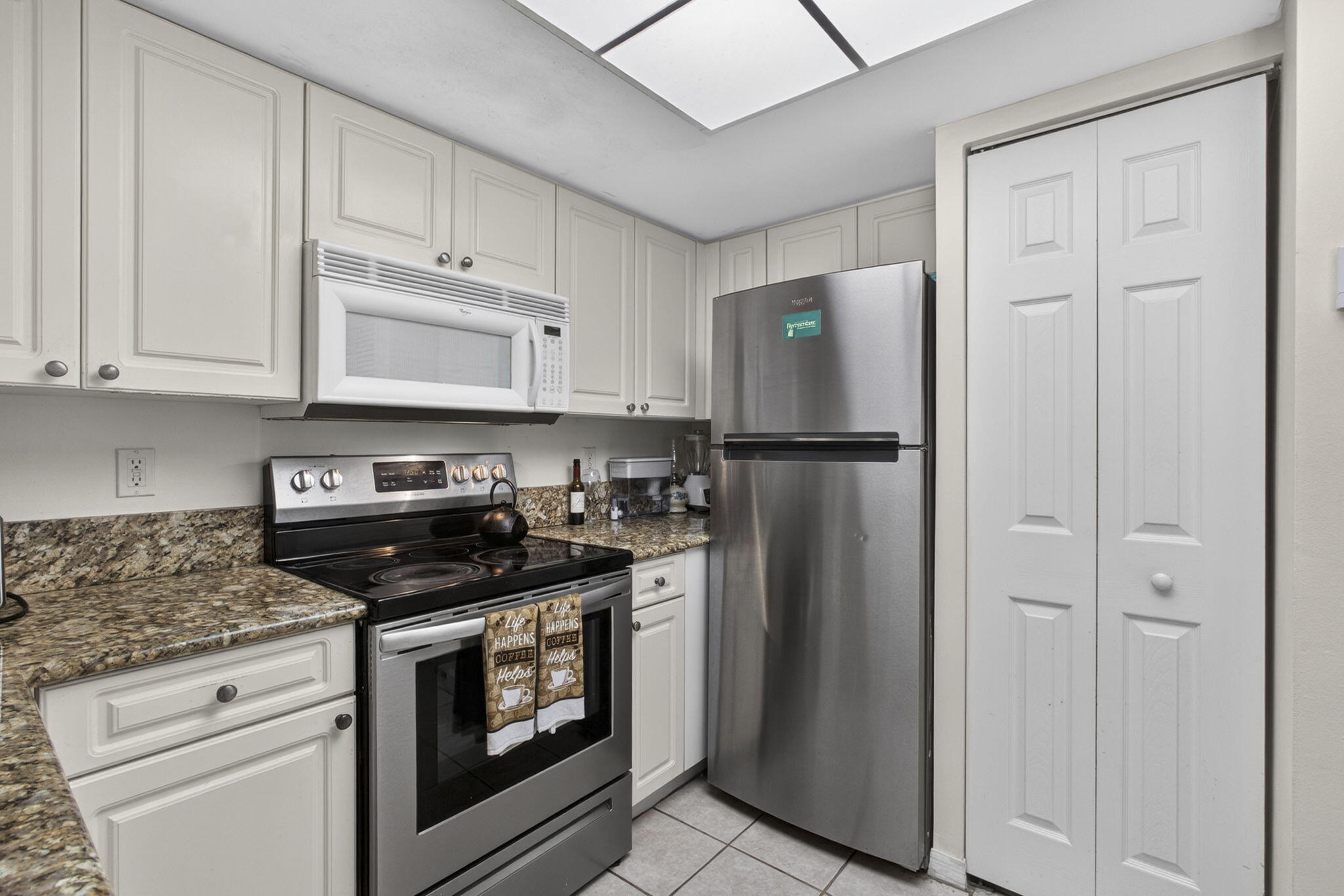 800 S Crestwood Ct #809, Royal Palm Beach FL 33411