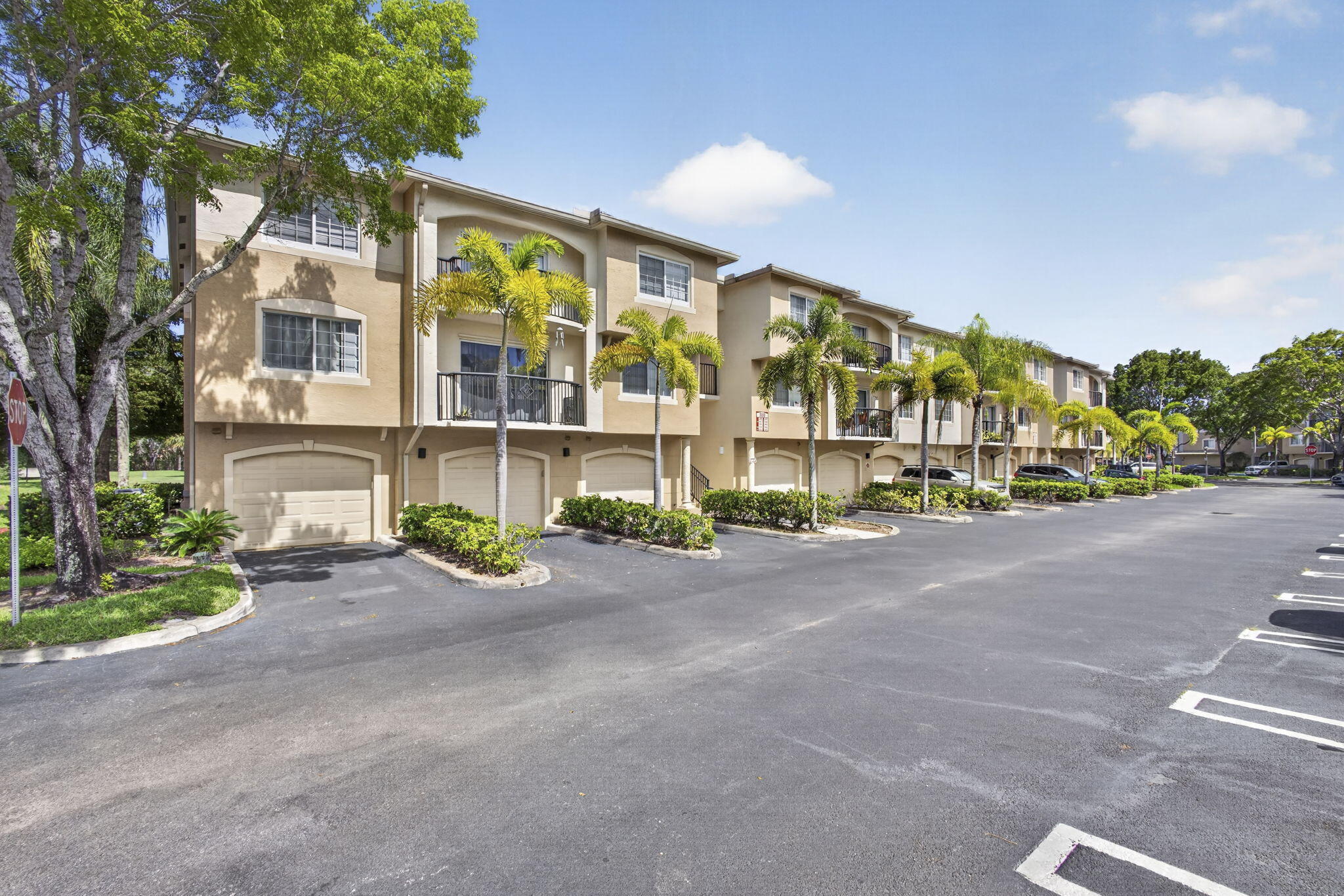 800 S Crestwood Ct #809, Royal Palm Beach FL 33411