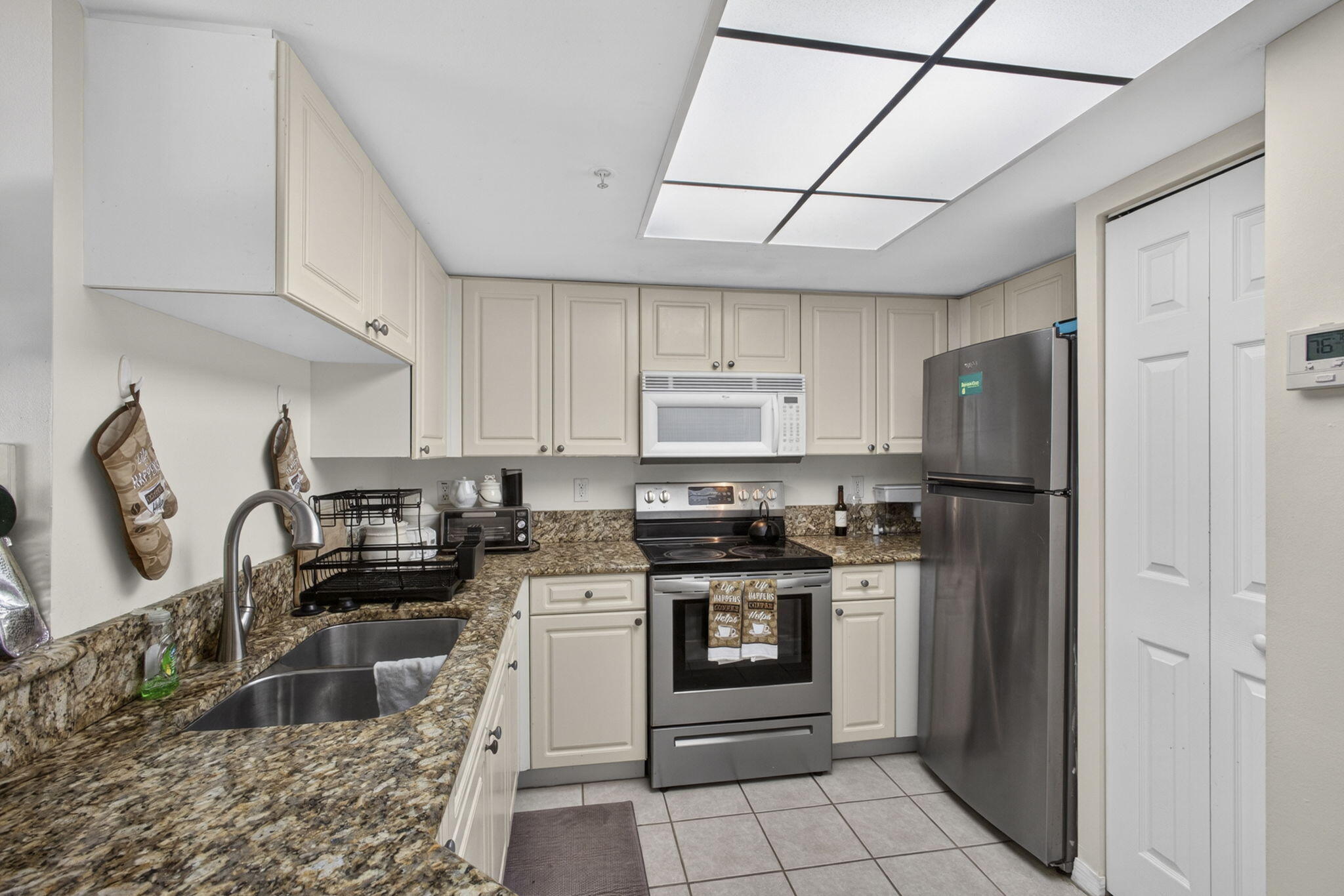 800 S Crestwood Ct #809, Royal Palm Beach FL 33411