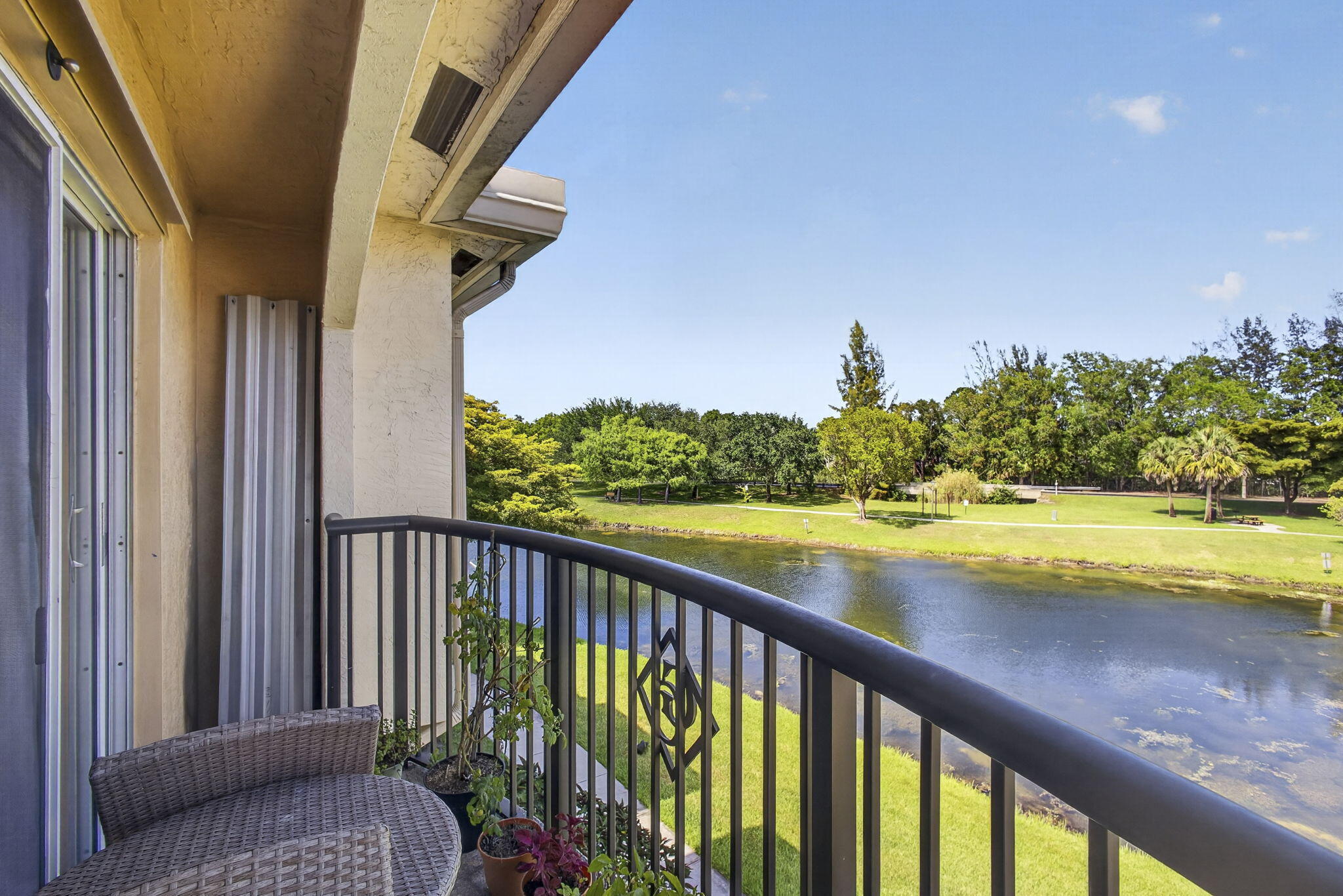 800 S Crestwood Ct #809, Royal Palm Beach FL 33411