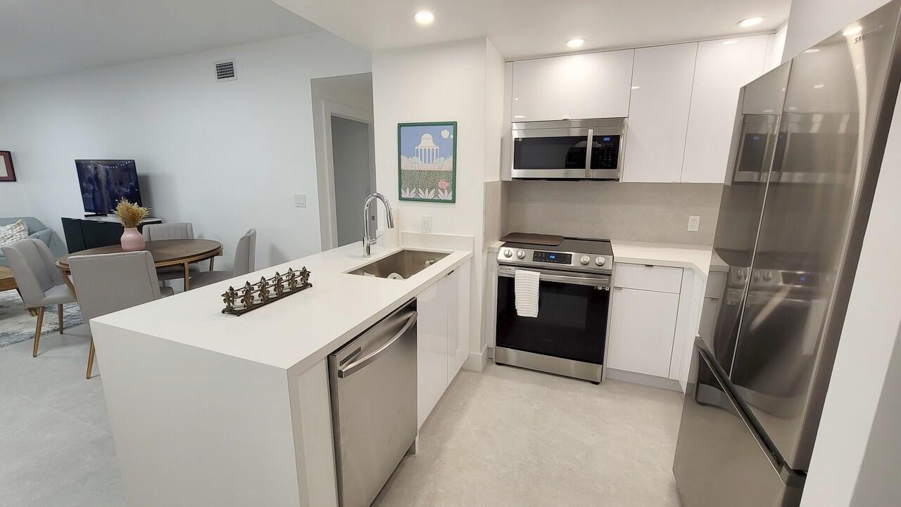 185 SE 14th #2402, Miami FL 33131