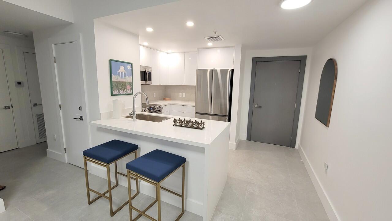 185 SE 14th #2402, Miami FL 33131