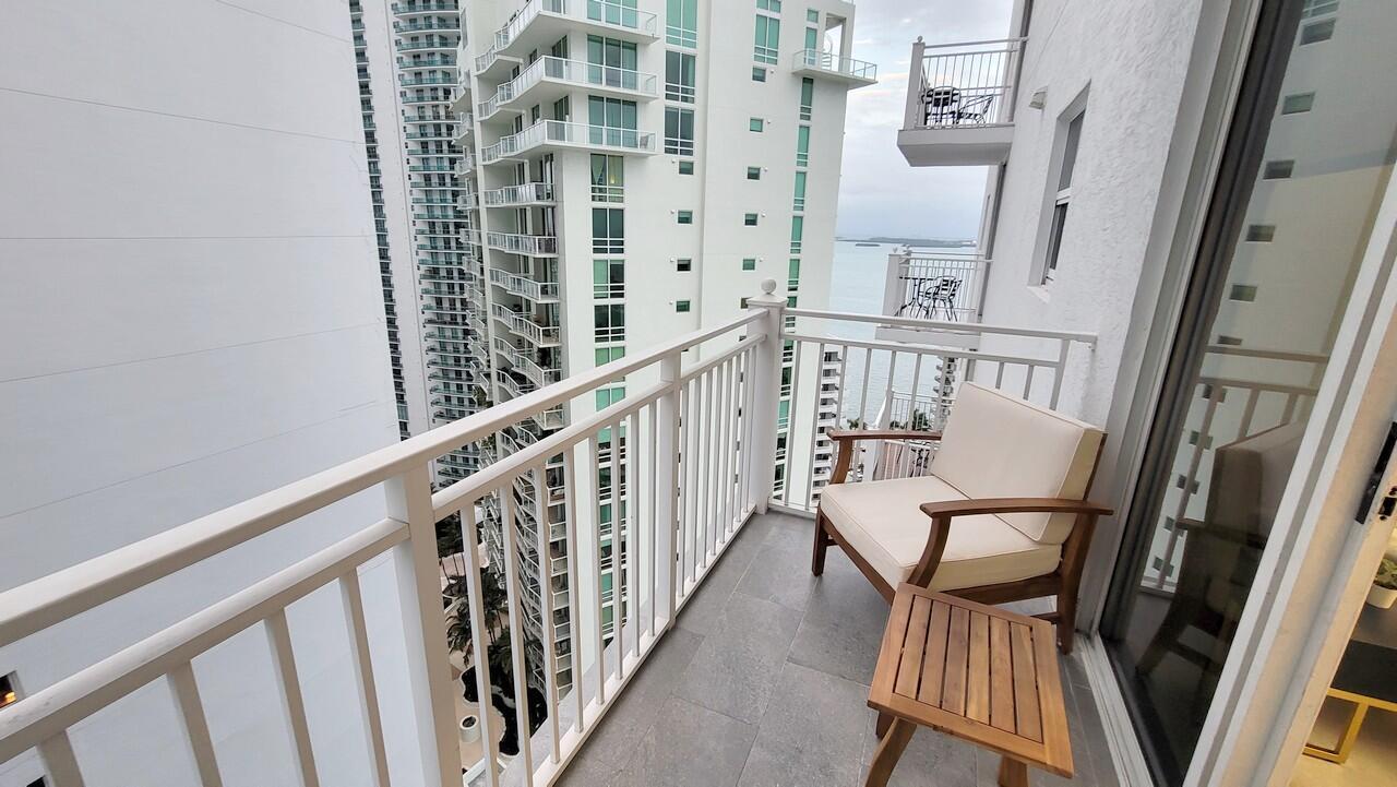 185 SE 14th #2402, Miami FL 33131