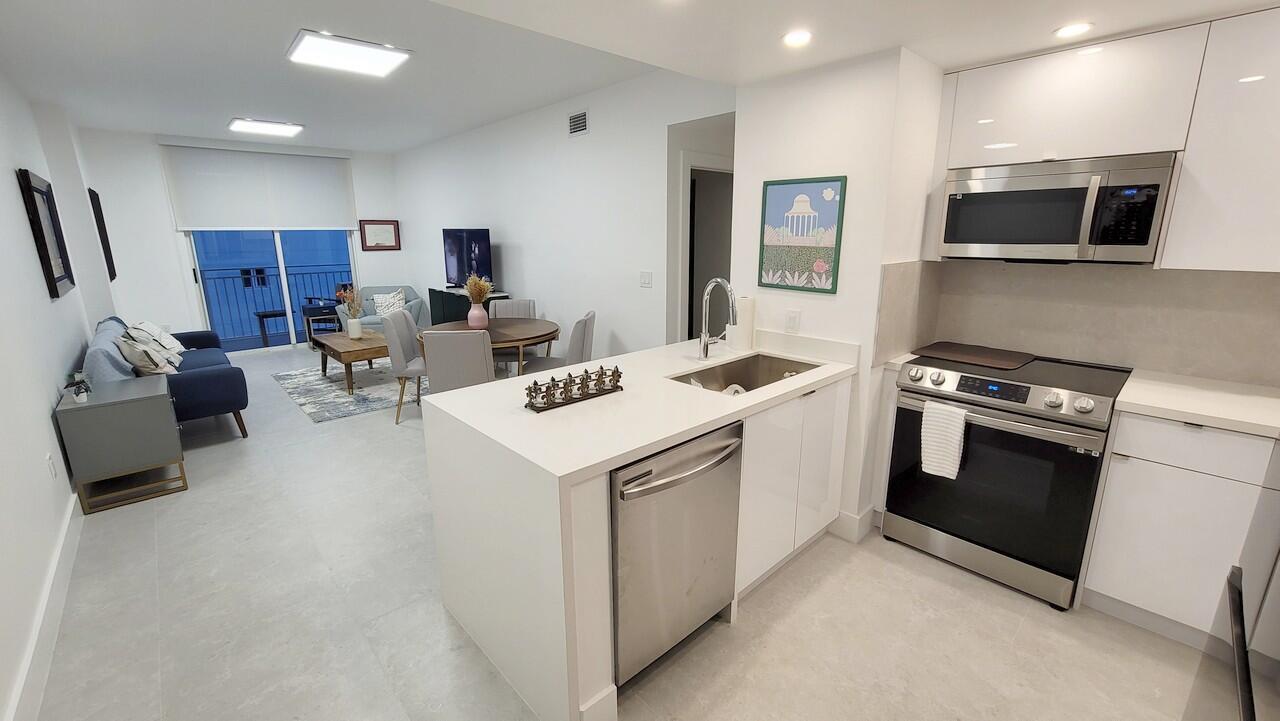 185 SE 14th #2402, Miami FL 33131