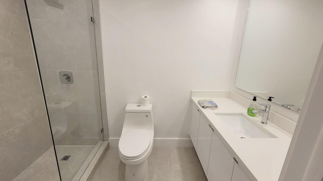 185 SE 14th #2402, Miami FL 33131