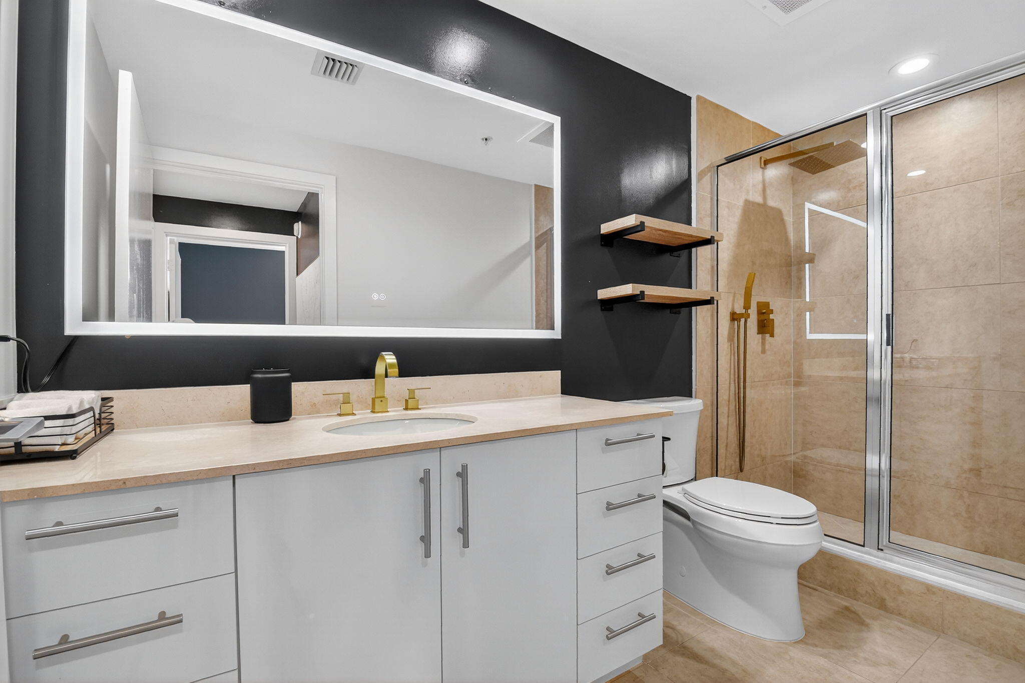 550 Okeechobee #502, West Palm Beach FL 33401