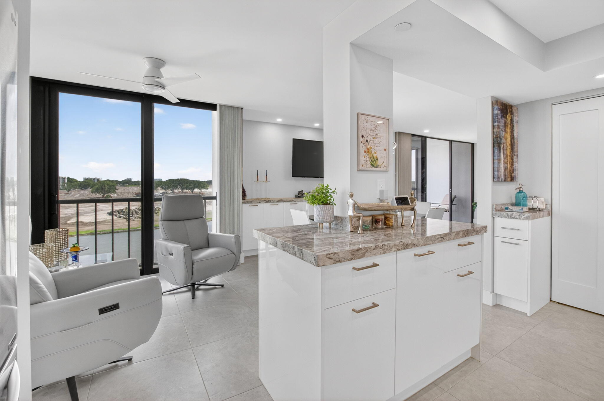 7768 Lakeside #551, Boca Raton FL 33434