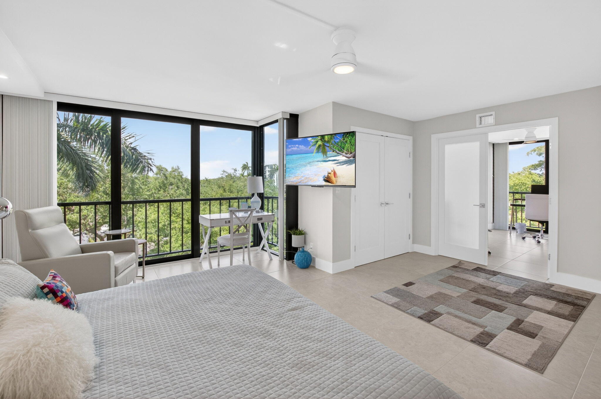 7768 Lakeside #551, Boca Raton FL 33434