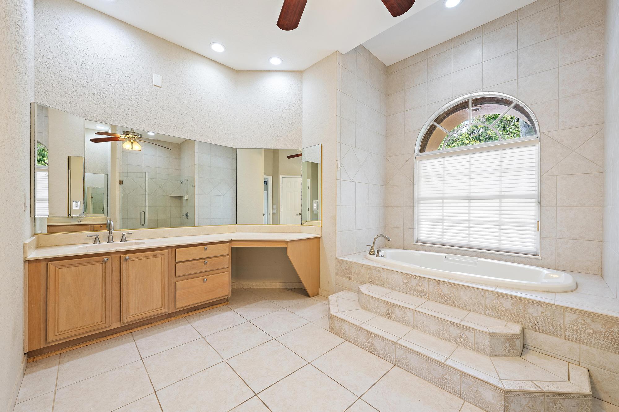 7087 N 155th Pl, Palm Beach Gardens FL 33418