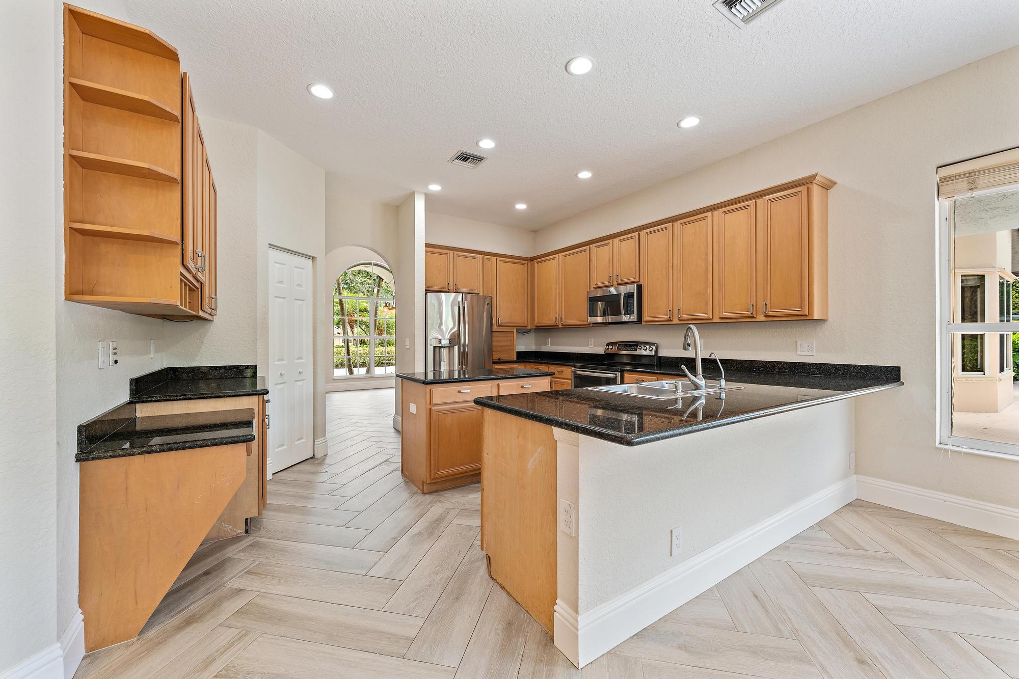 7087 N 155th Pl, Palm Beach Gardens FL 33418