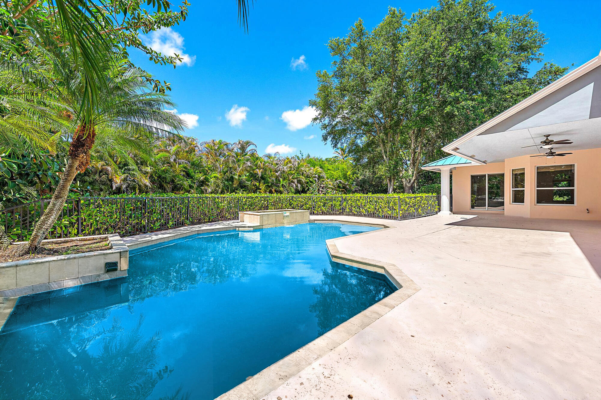7087 N 155th Pl, Palm Beach Gardens FL 33418