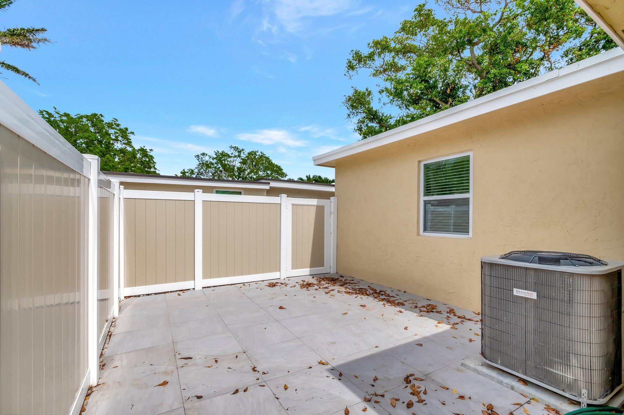 125 E Hart, Lantana FL 33462