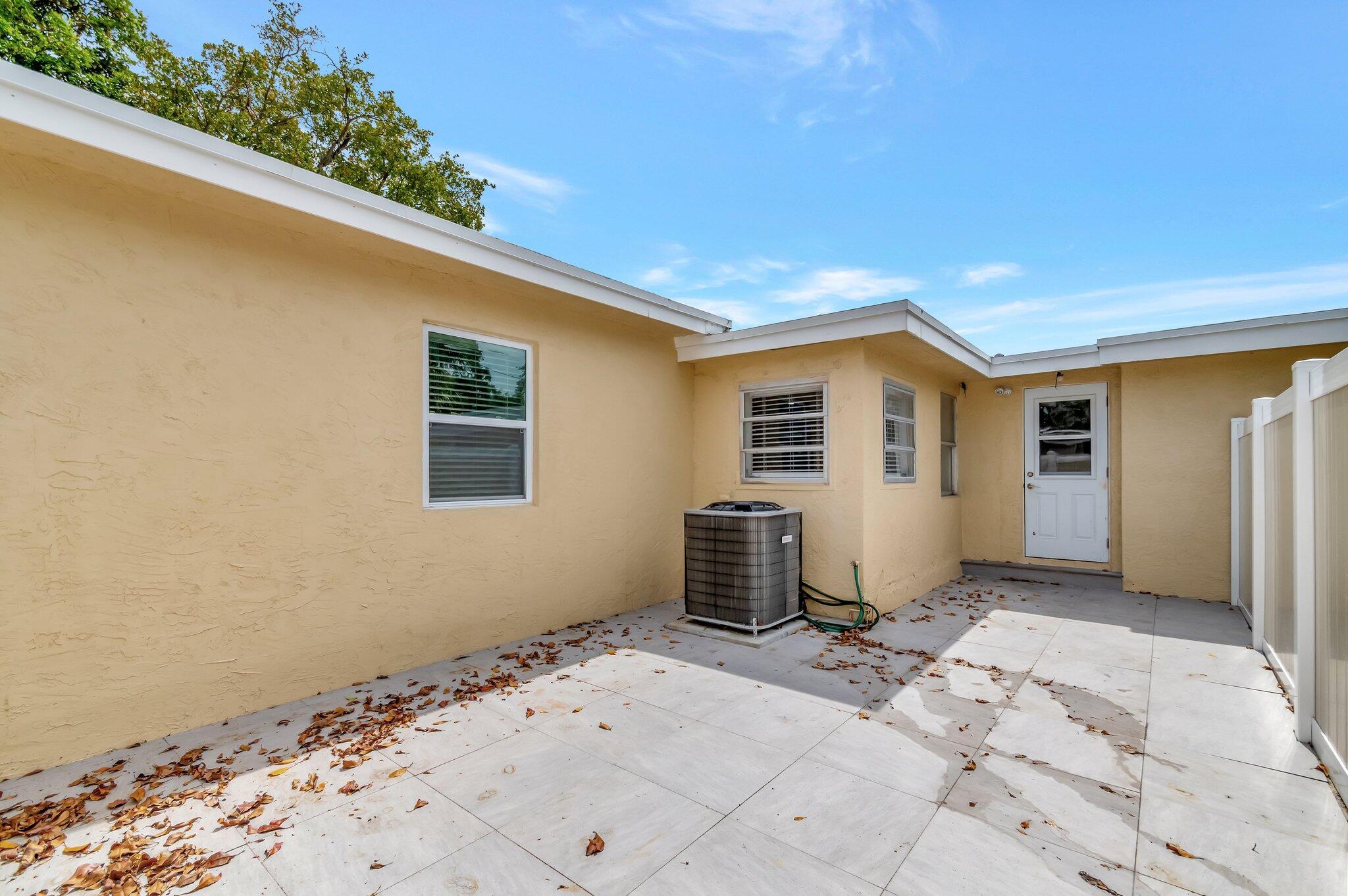 125 E Hart, Lantana FL 33462