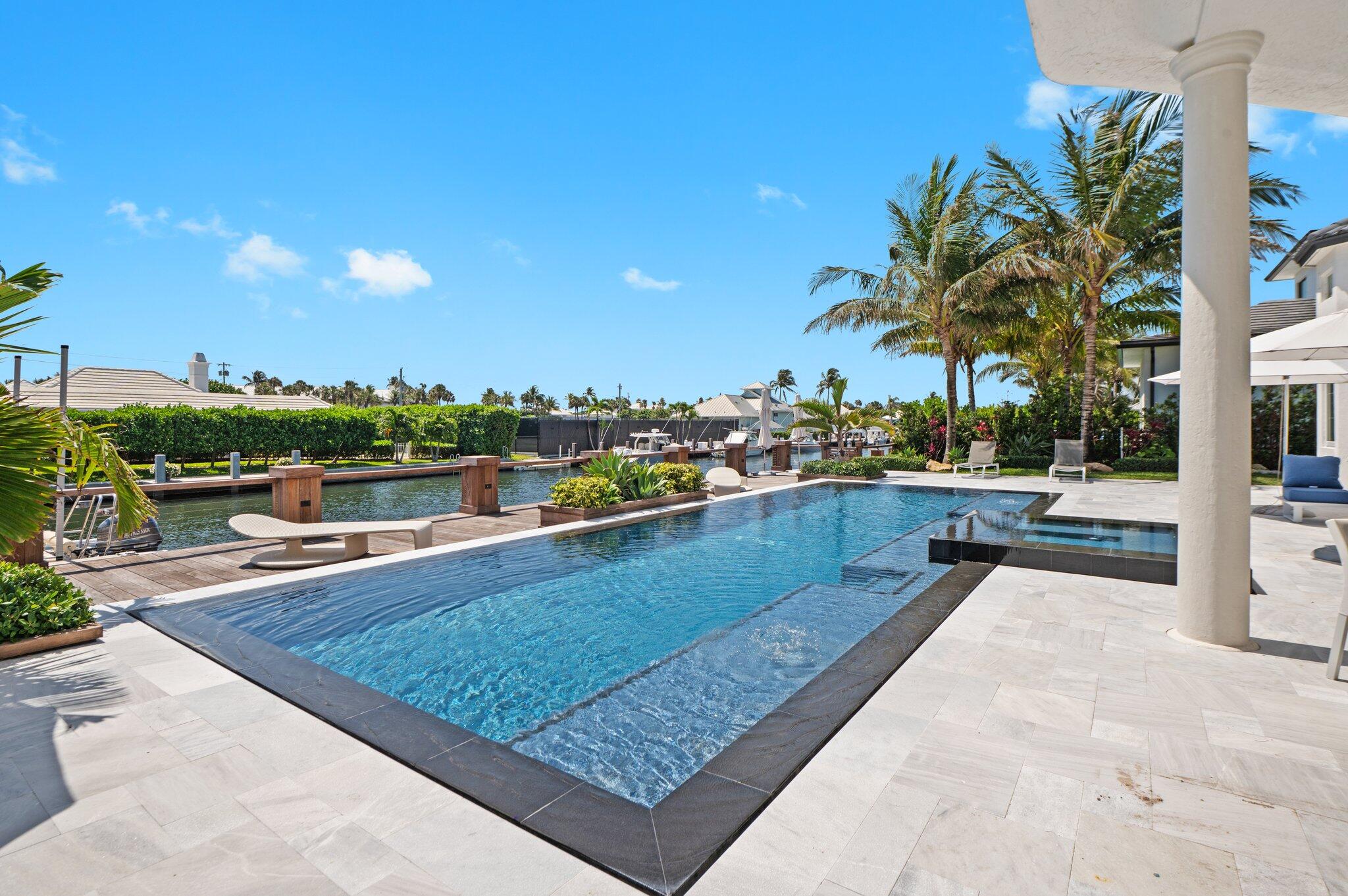 81 S Island Dr, Ocean Ridge FL 33435