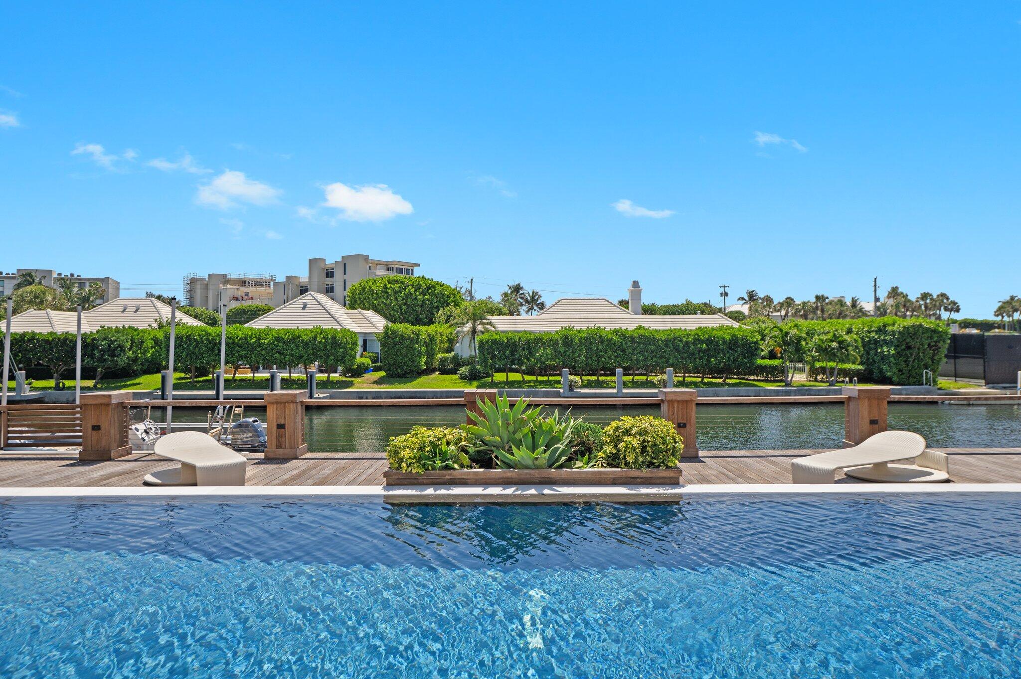 81 S Island Dr, Ocean Ridge FL 33435