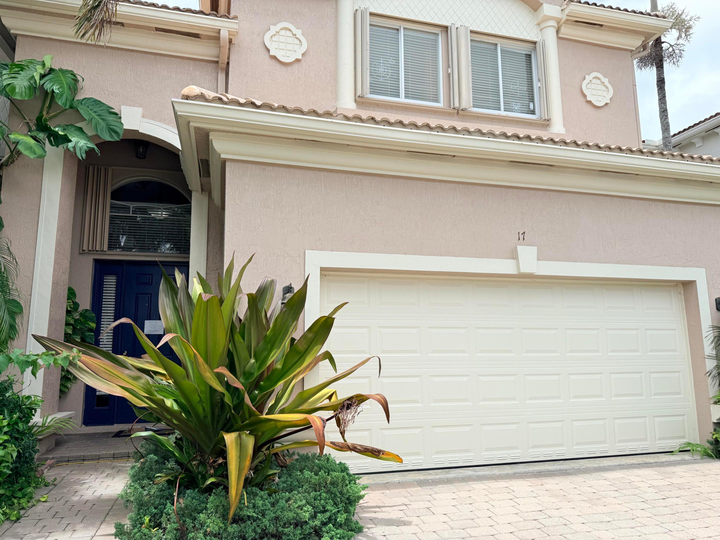 17 Country Lake, Boynton Beach FL 33436