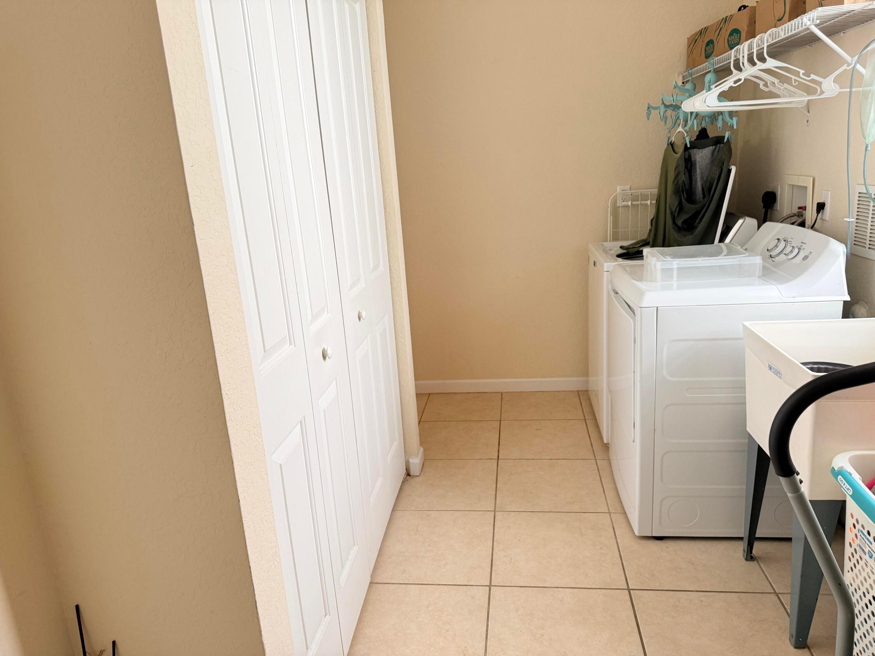 17 Country Lake, Boynton Beach FL 33436