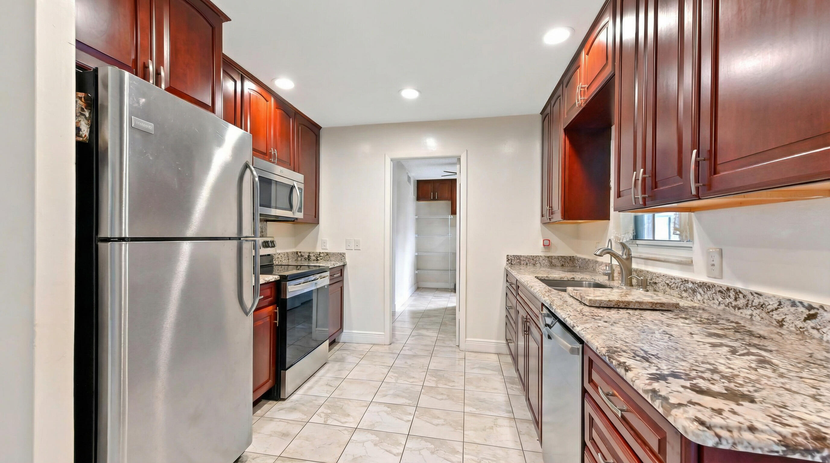 428 Alemeda, Palm Springs FL 33461