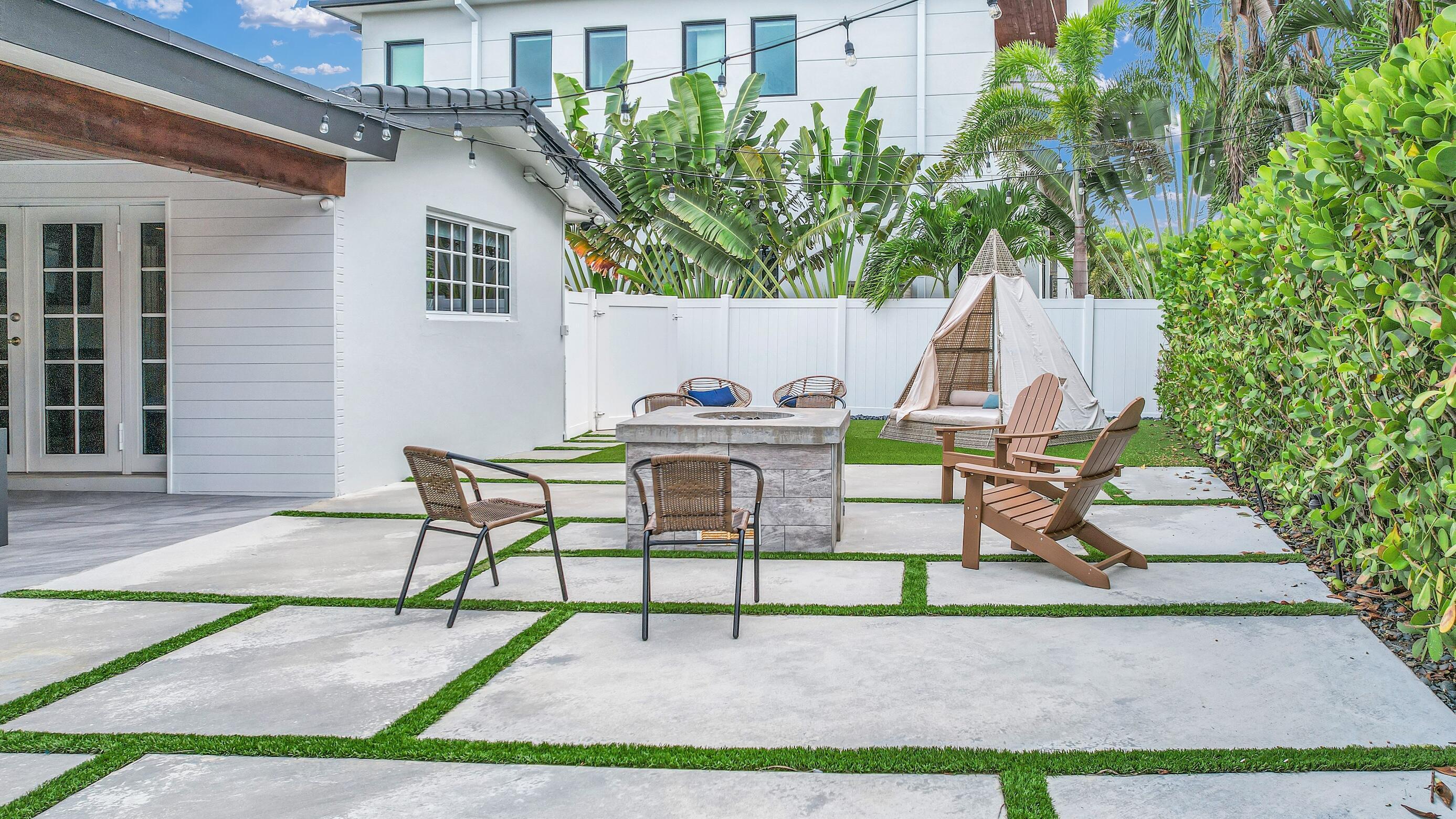 701 Appleby, Boca Raton FL 33487