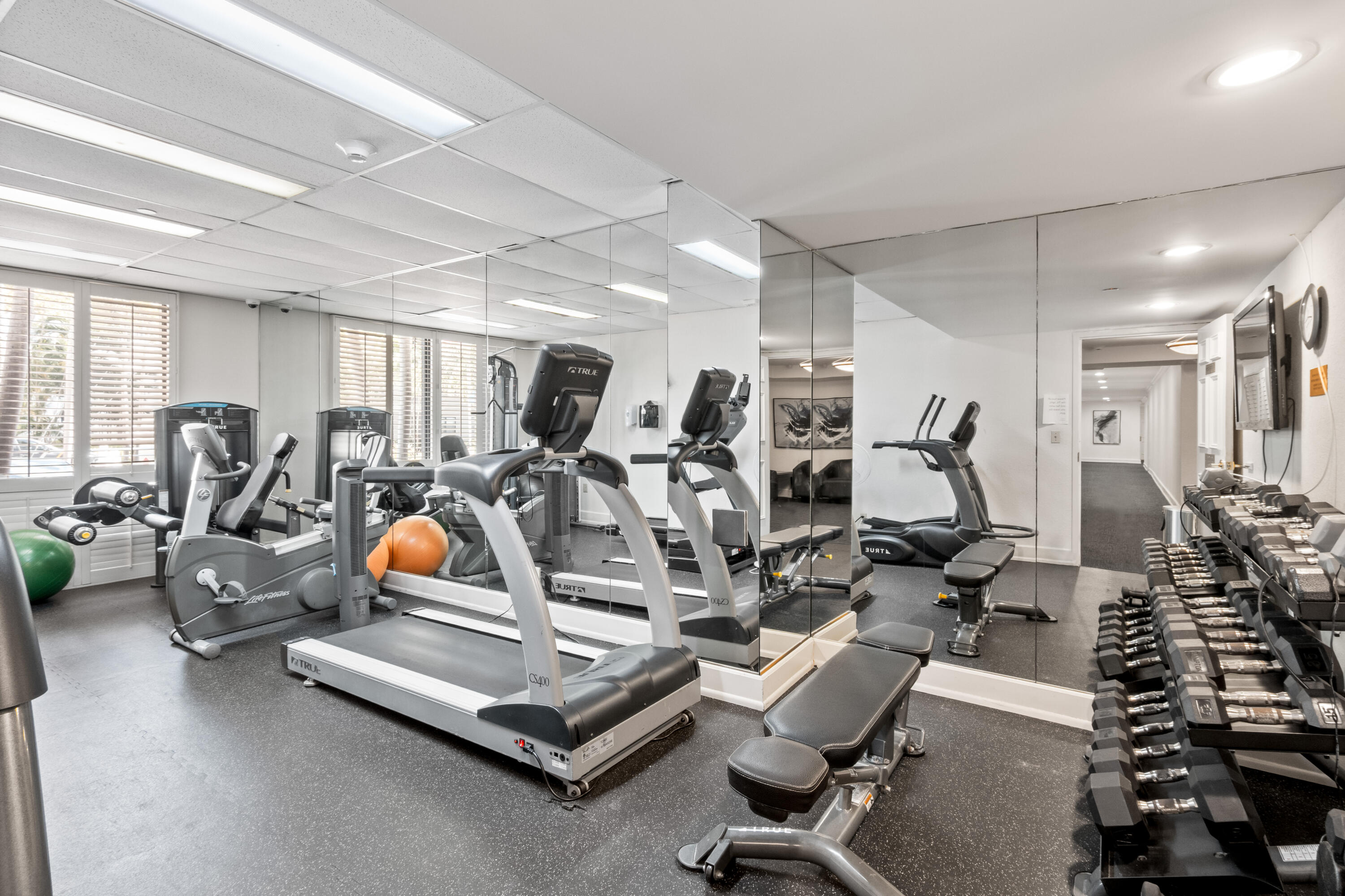3100 NE 48th #806, Fort Lauderdale FL 33308