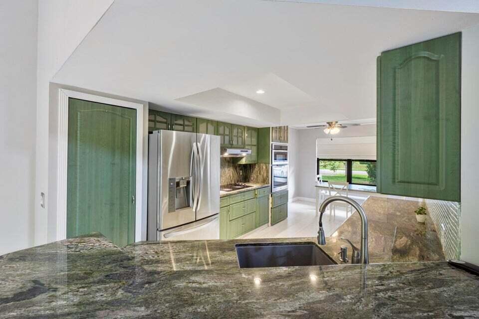 4140 Woods End, Boca Raton FL 33487