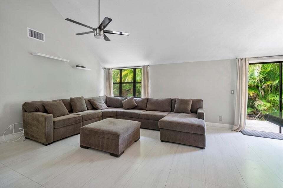 4140 Woods End, Boca Raton FL 33487