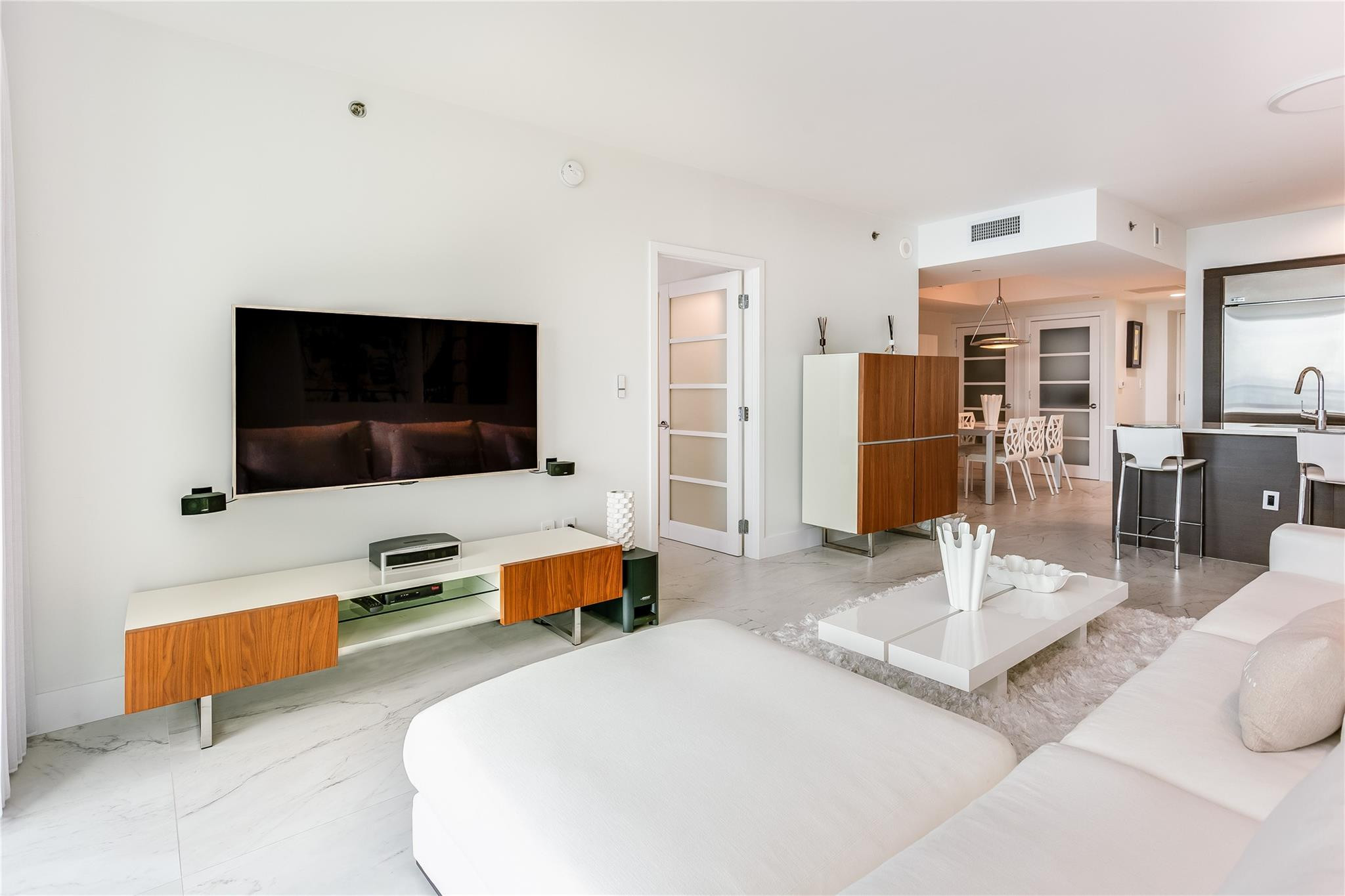 55 SE 6th #3500, Miami FL 33131