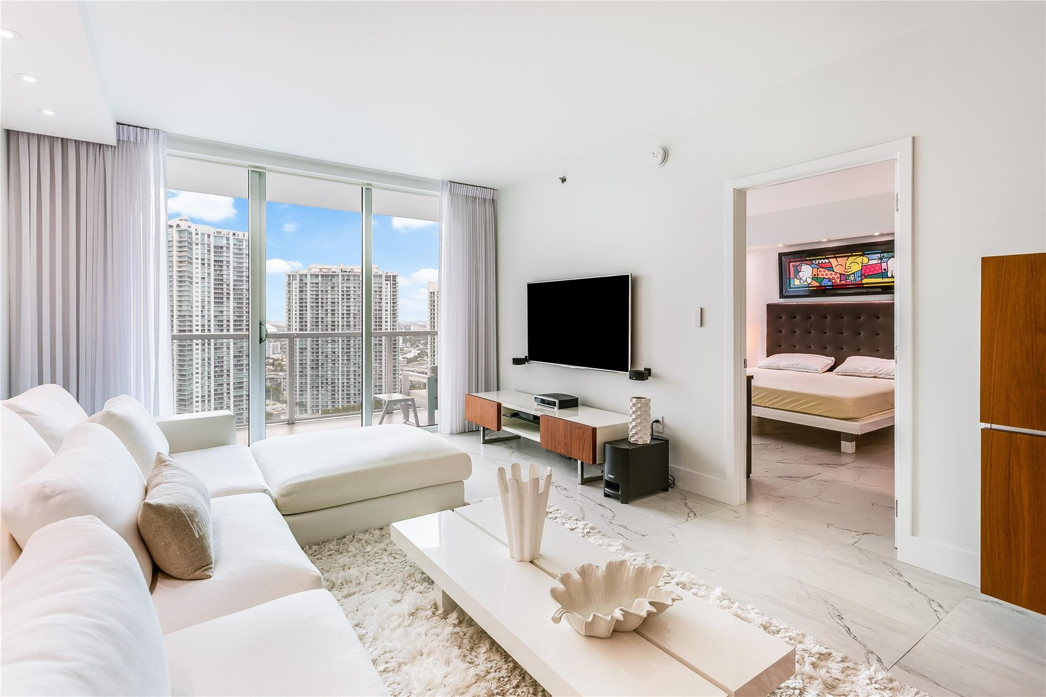 55 SE 6th #3500, Miami FL 33131