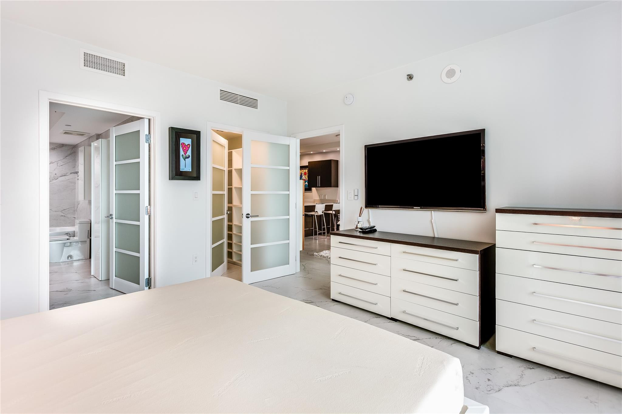55 SE 6th #3500, Miami FL 33131