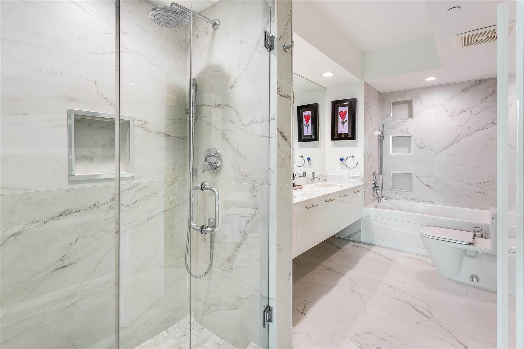 55 SE 6th #3500, Miami FL 33131